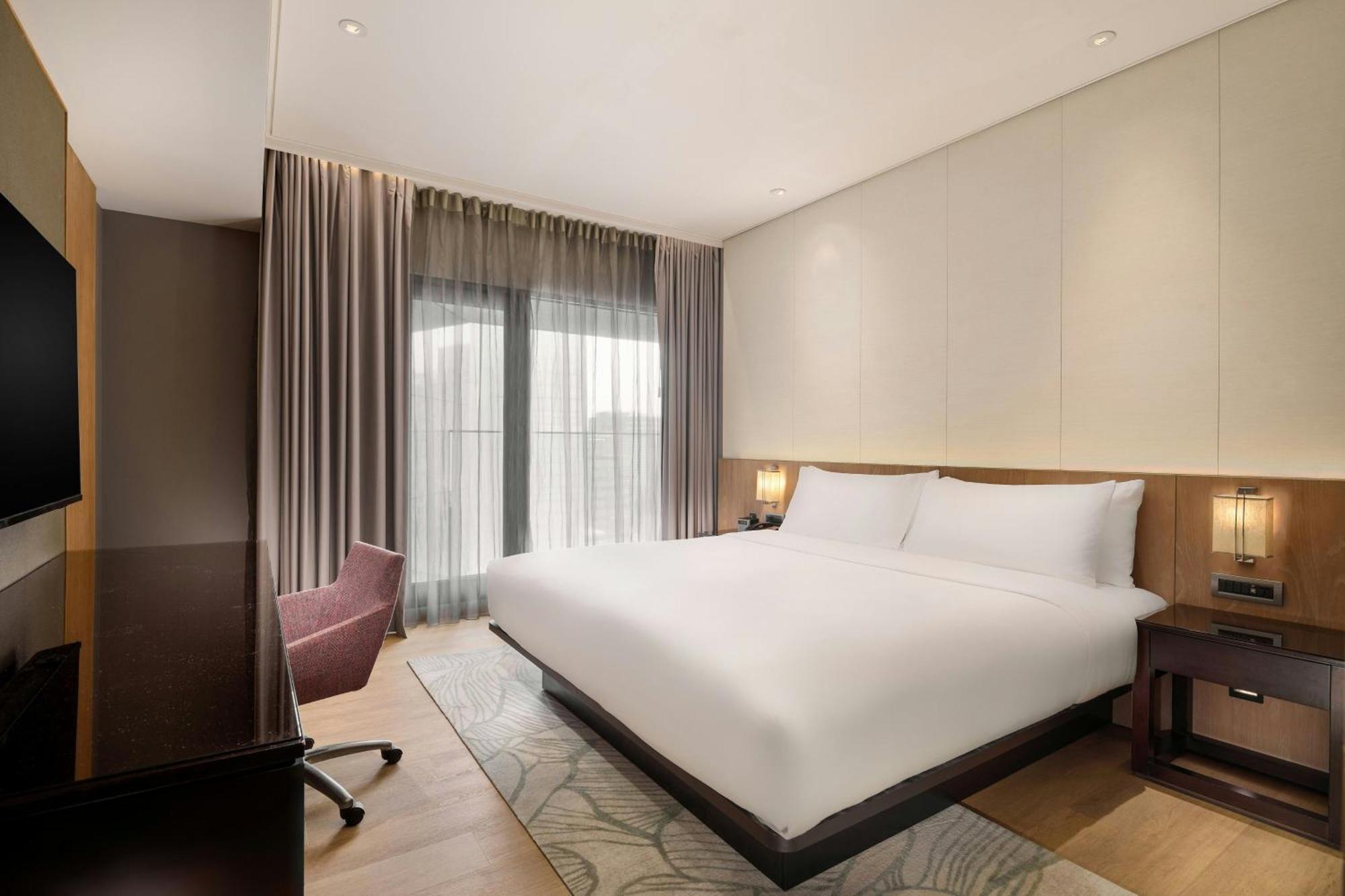 Aloft King Room