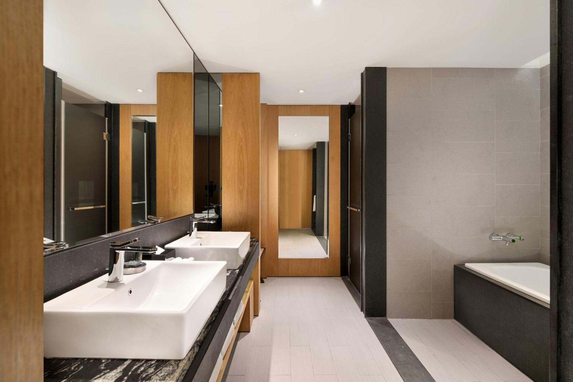 Splash Queen Room
