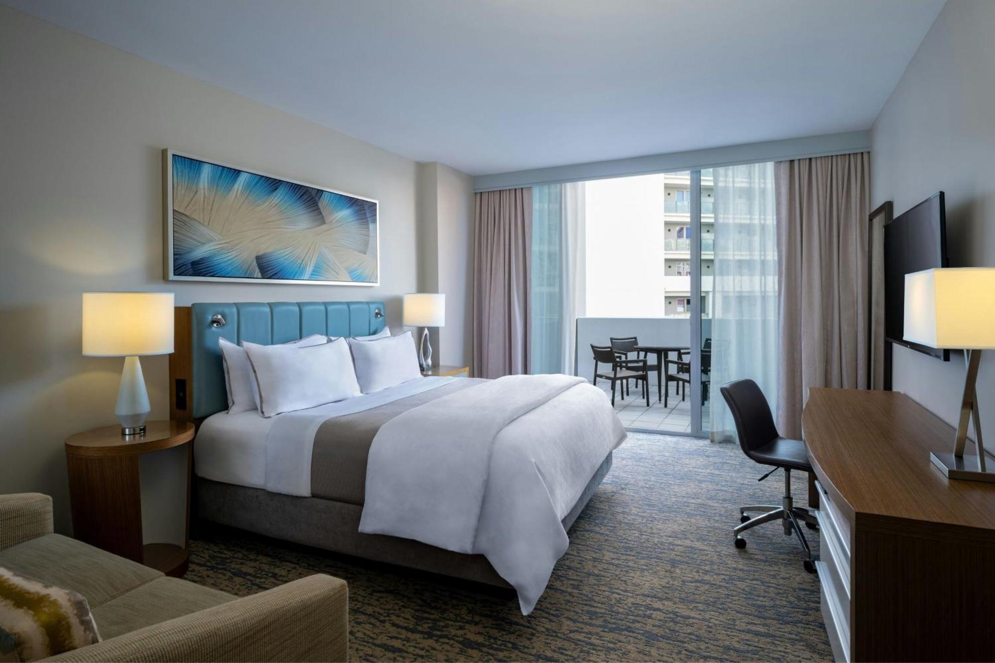 Limited King Balcony, Guest room, King, Limited View view