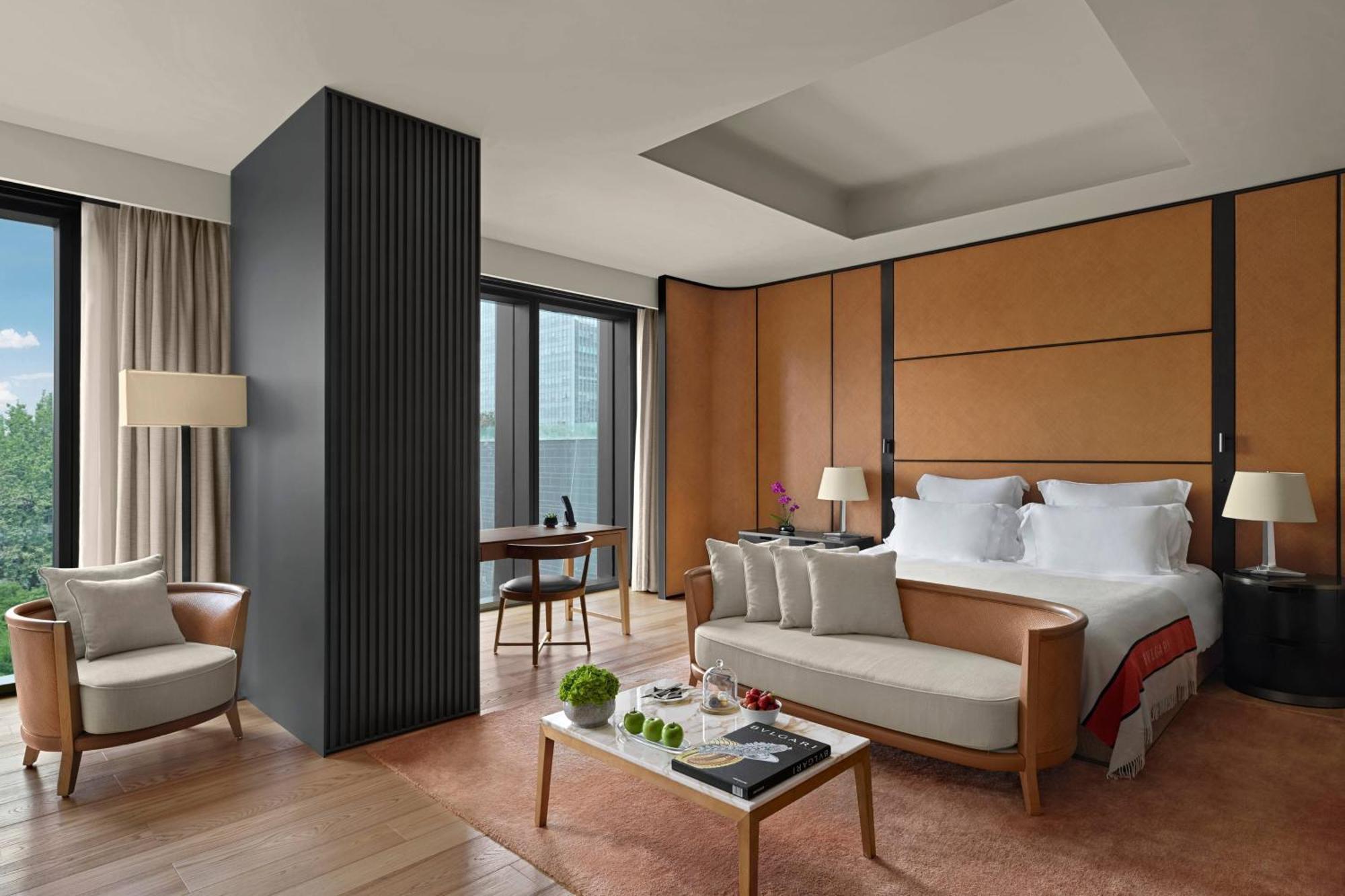Superior Room with One King Bed and City View (Free Minibar soft drinks & beers + 3km pick-up or drop-off service + Berluti shoe shinning & pressing service)