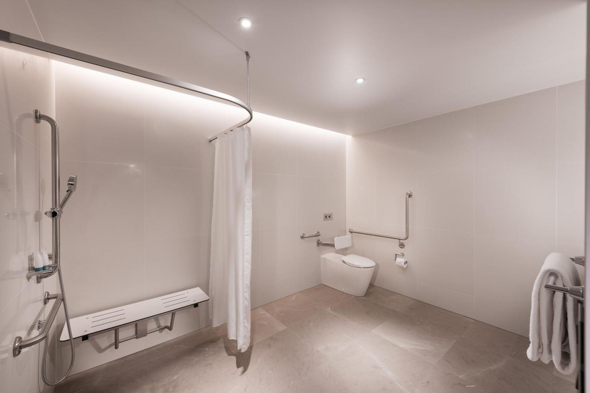 Premier King Room City View High Floor