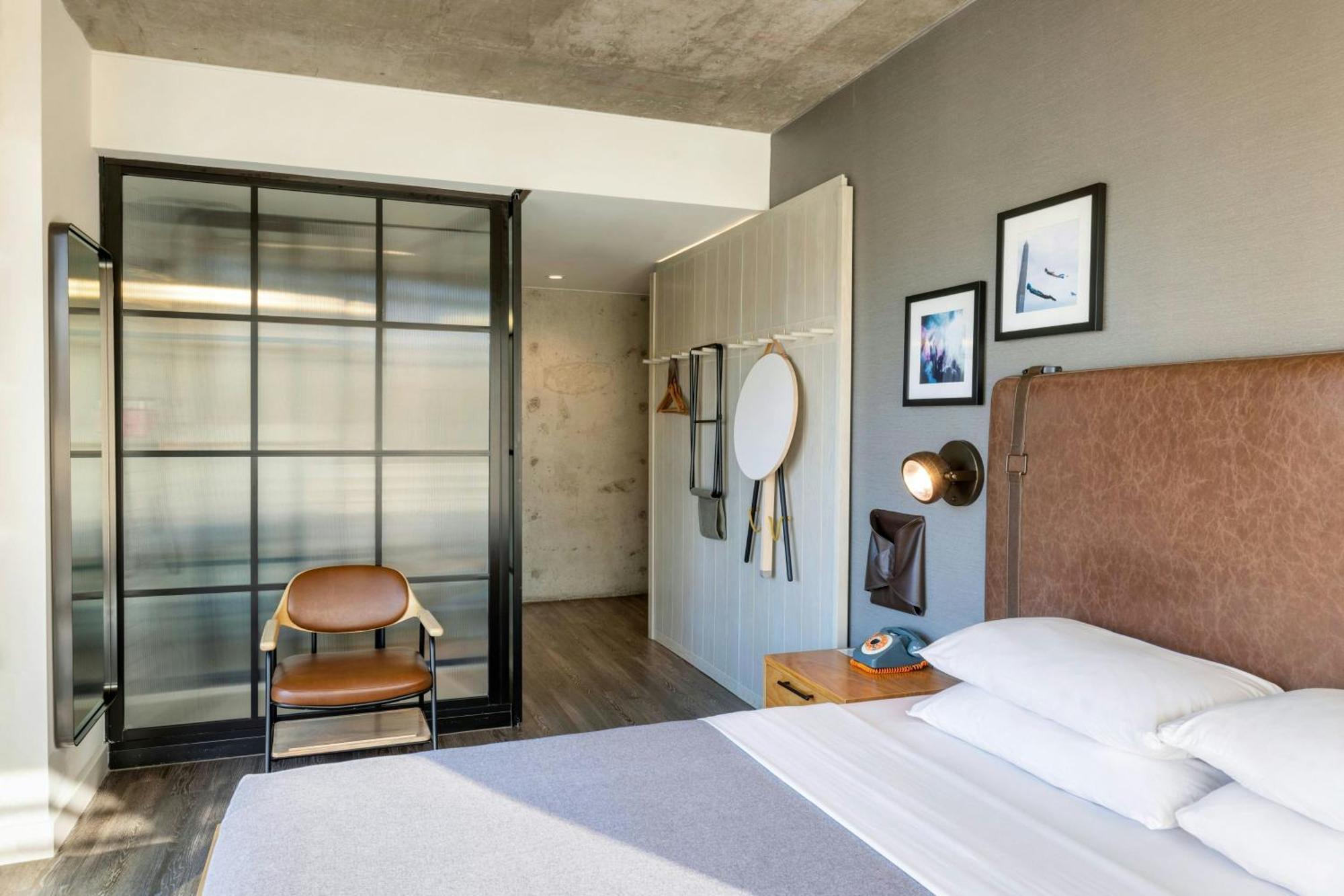 Habitación Doble Esquinera con vistas a la ciudad - Cama extragrande