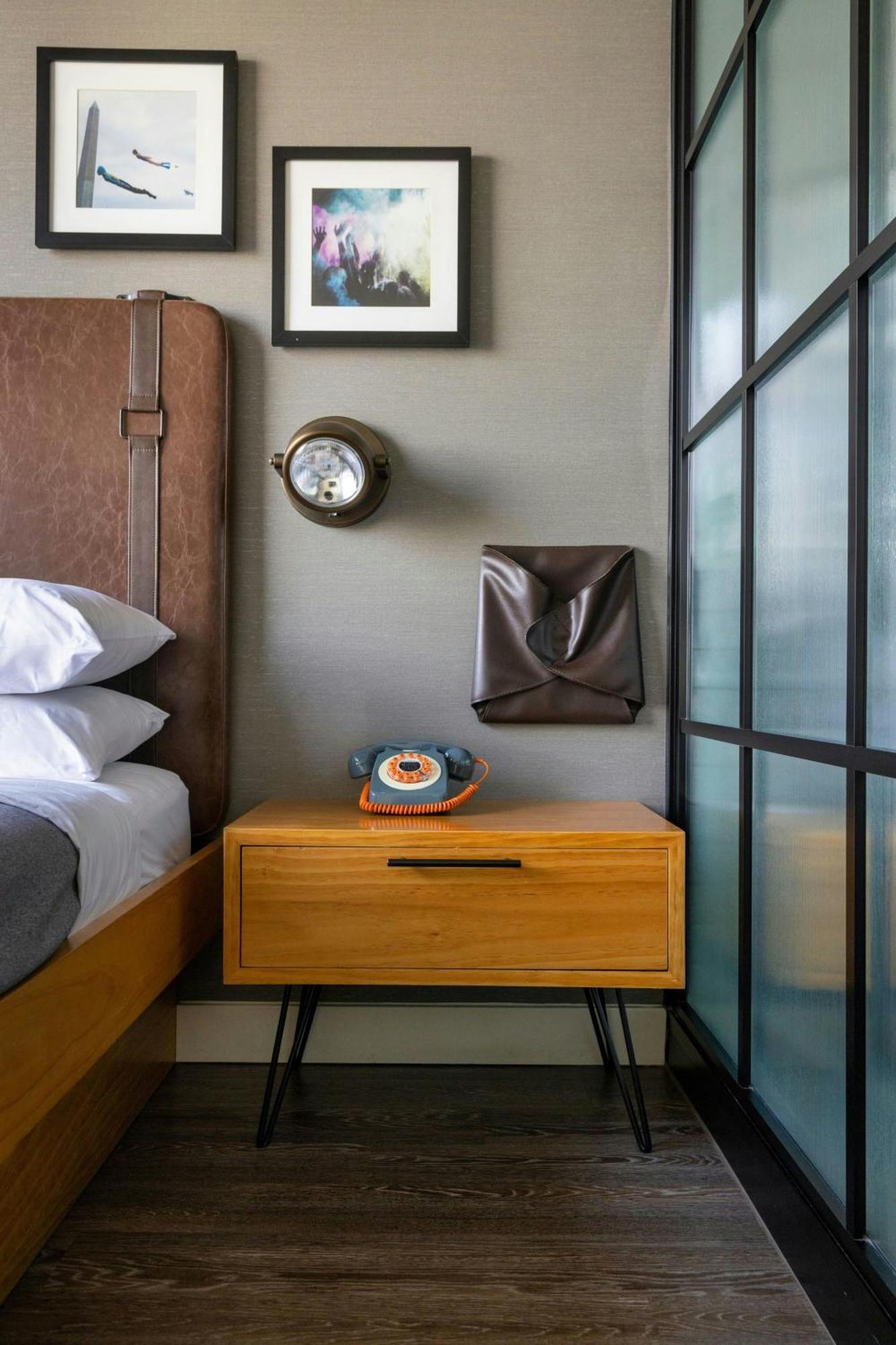 Corner Queen Room with City View - Mobility/Hearing Accessible with Tub