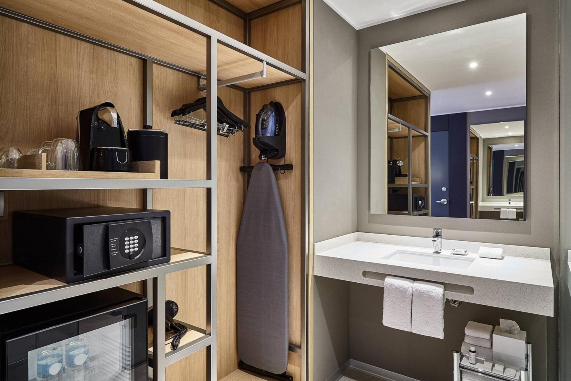 Deluxe Double Room Partial Ocean View