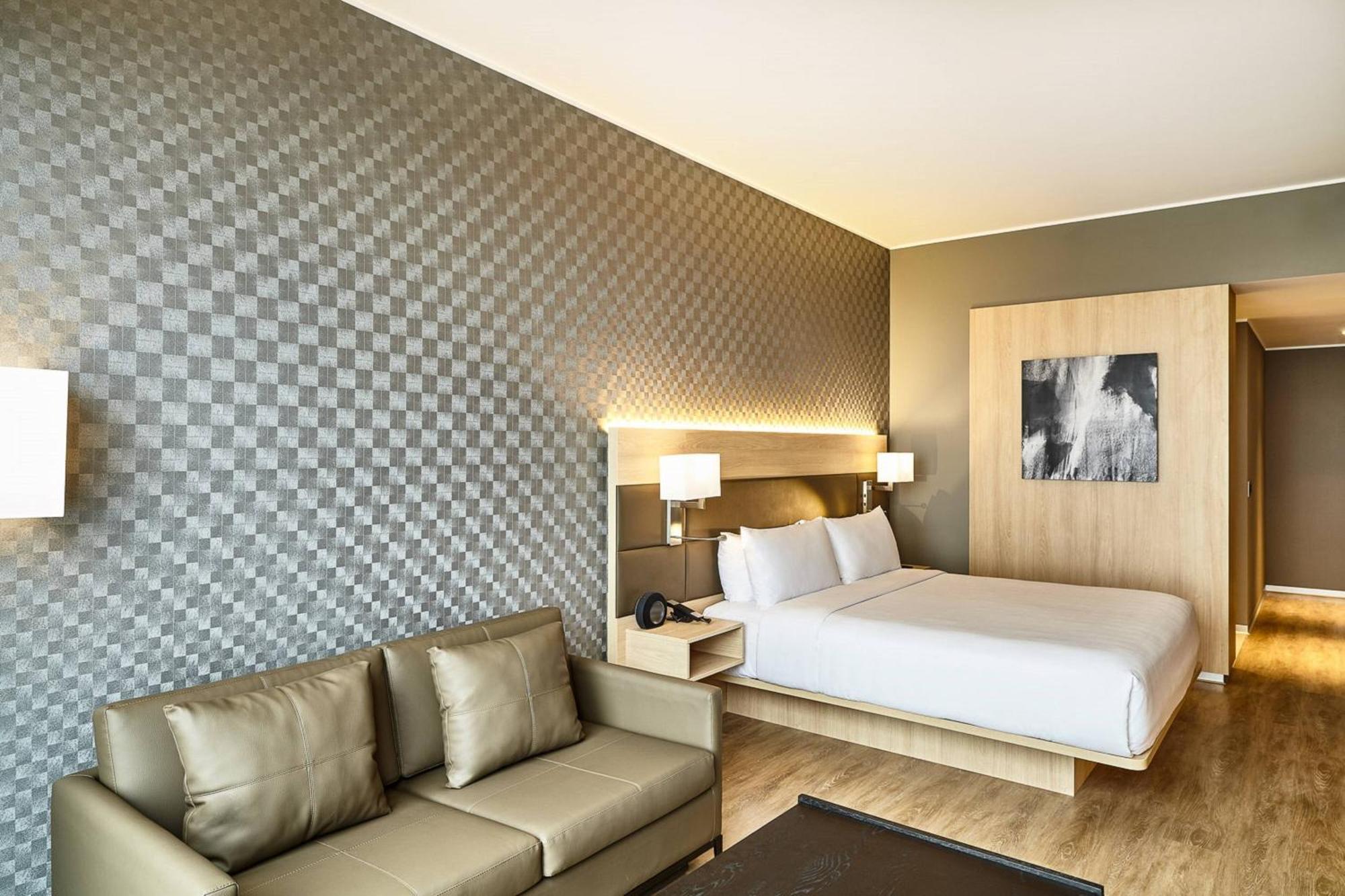 Ocean Junior Suite Junior Suite 1 King Oceanfront