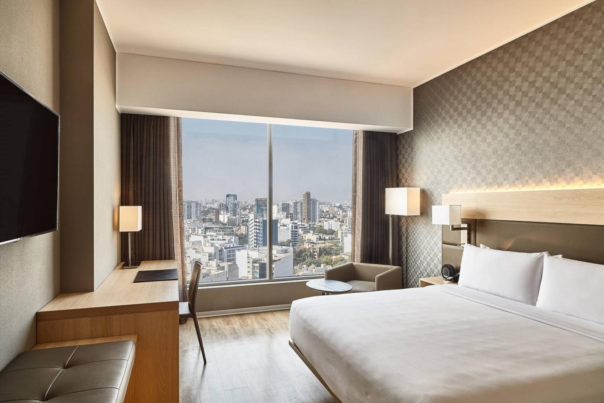Deluxe King Room Partial Ocean View