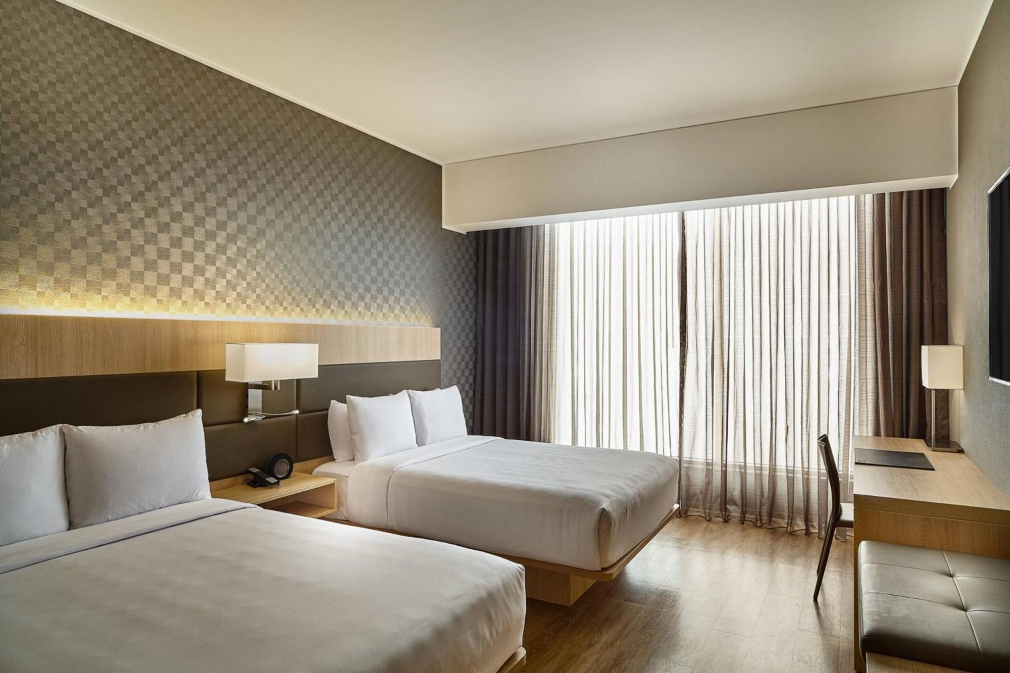 Deluxe Double Room Partial Ocean View