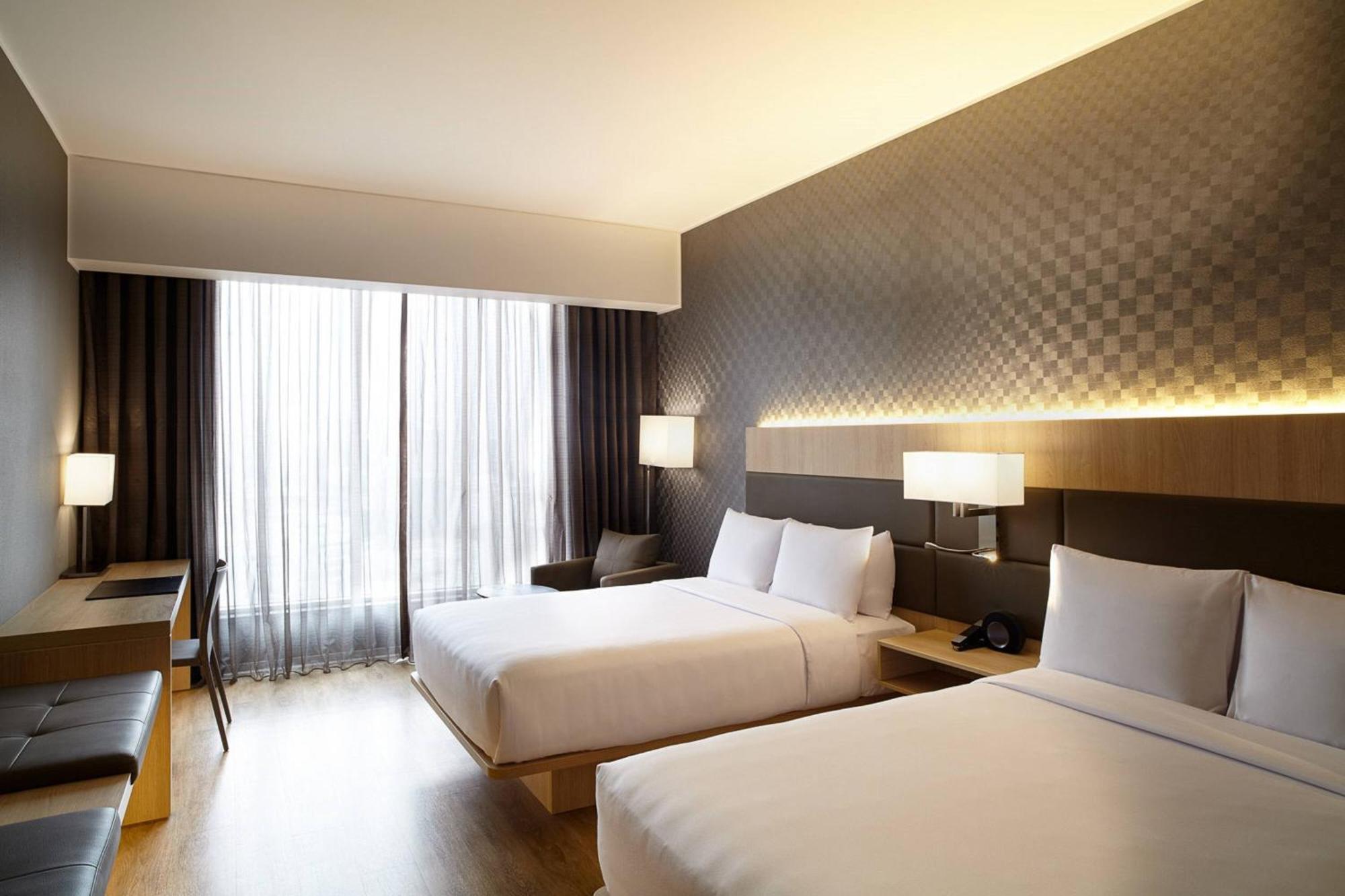 Deluxe Double Room Partial Ocean View