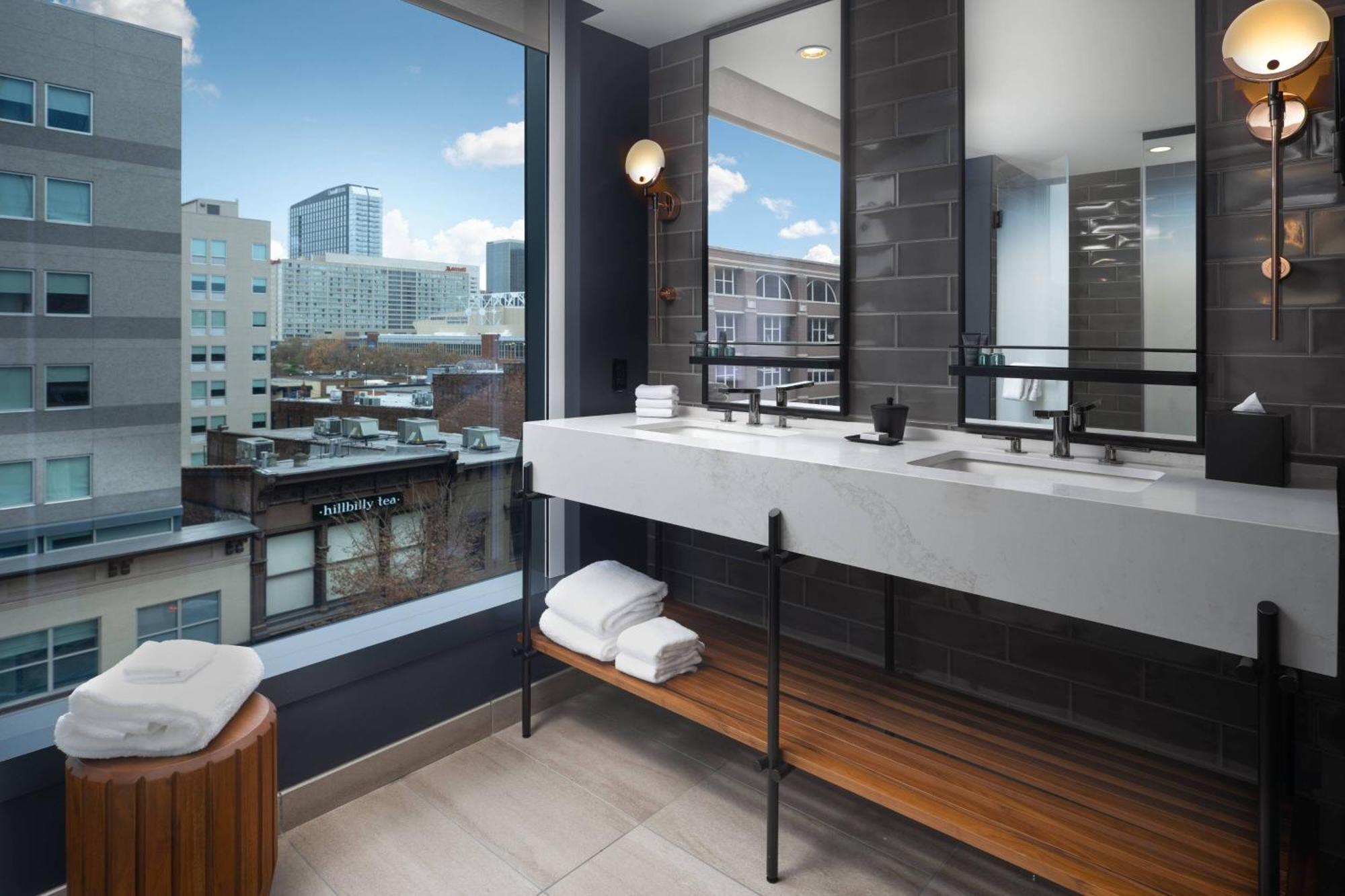 Connoisseur Suite, 1 Bedroom Suite, 1 King, City view