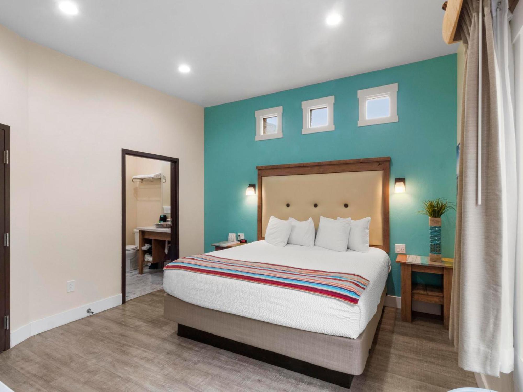 Deluxe King Suite