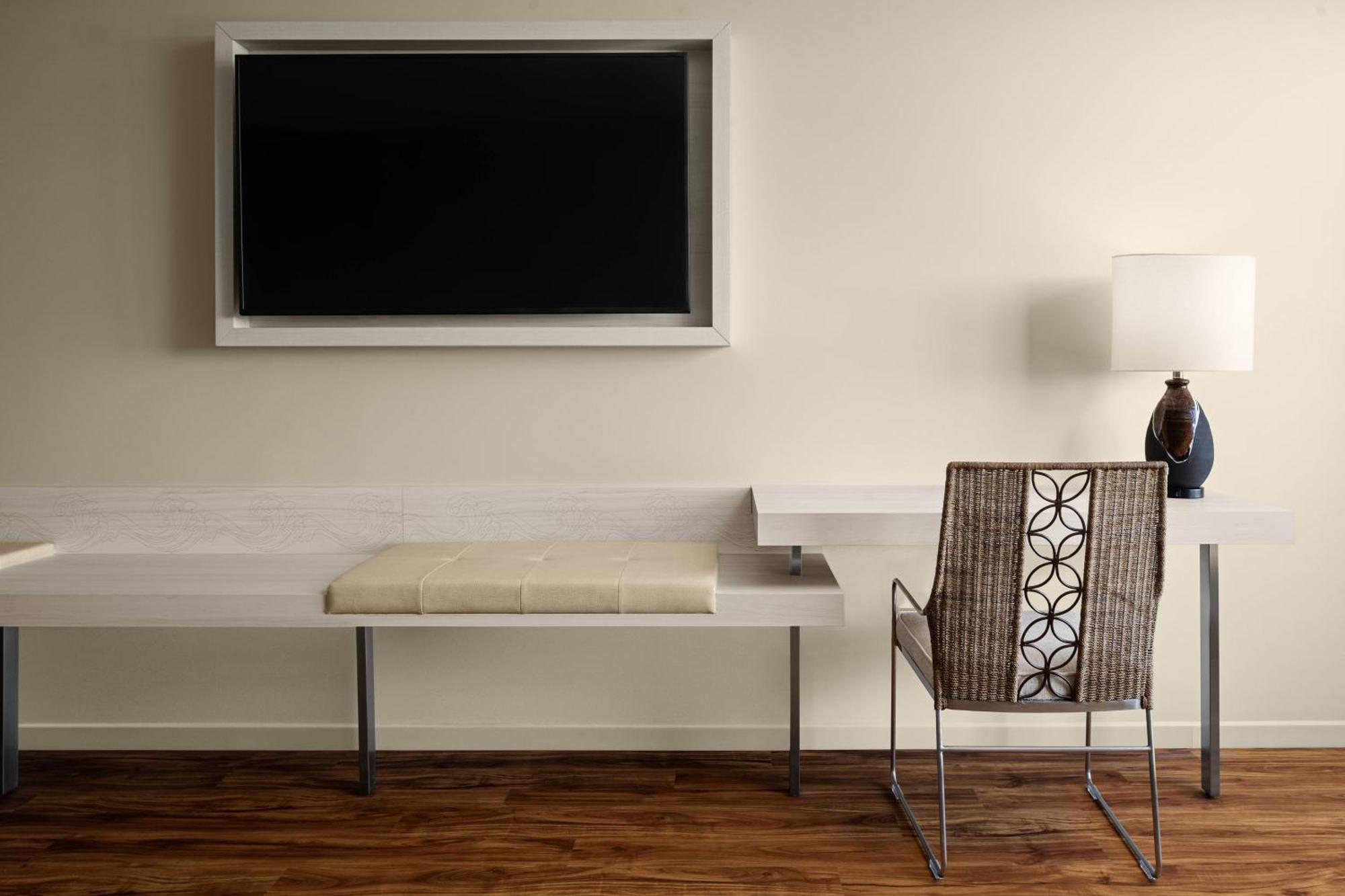 Suite, 1 King, Sofa bed, Ocean view, Corner room, Balcony