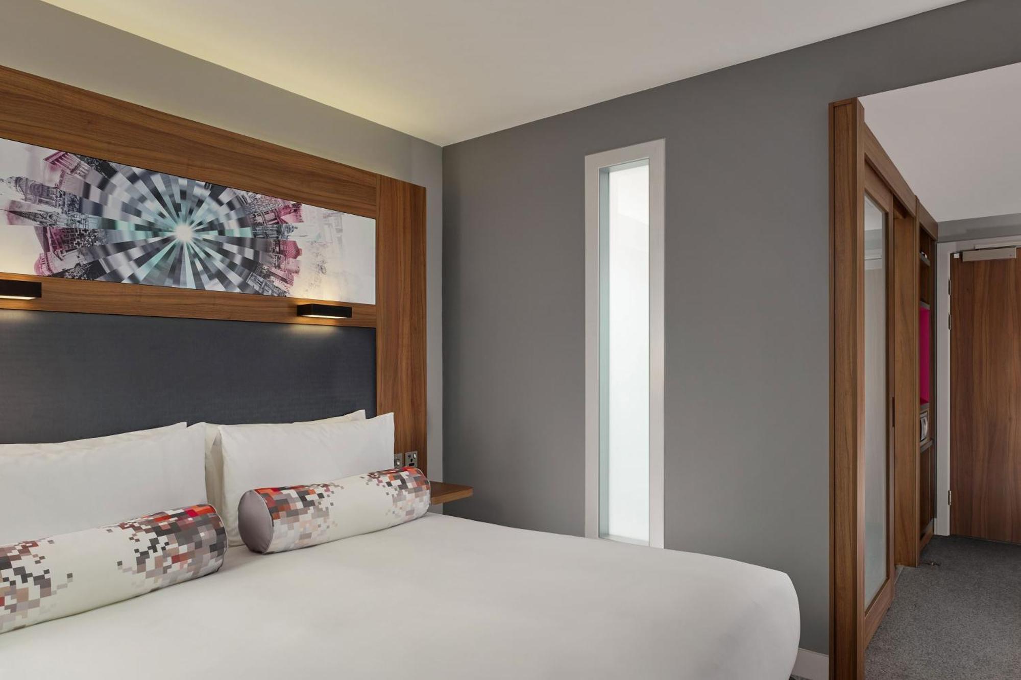 Aloft Guest room 1 King