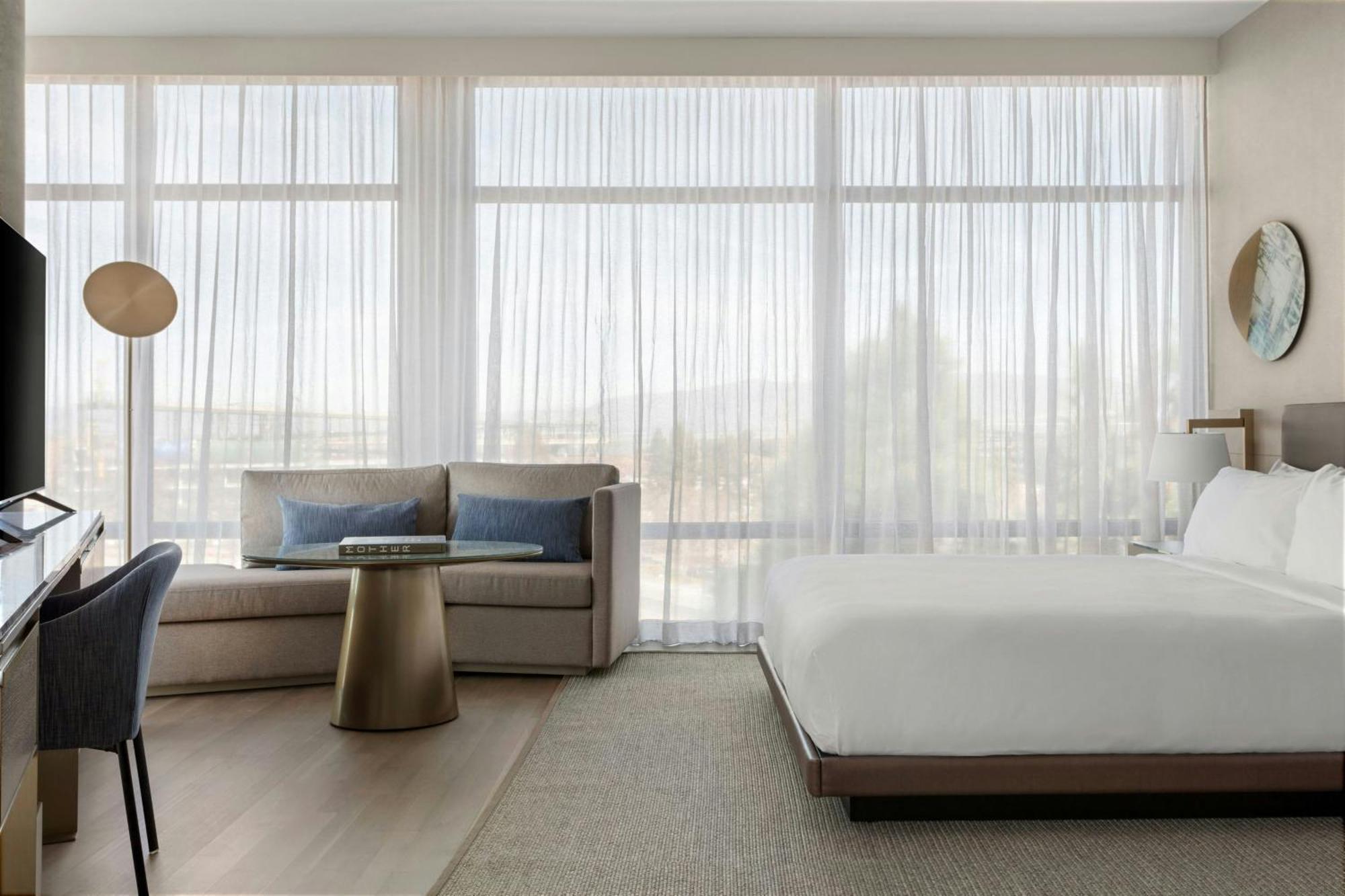 Junior King Suite with Mountain View