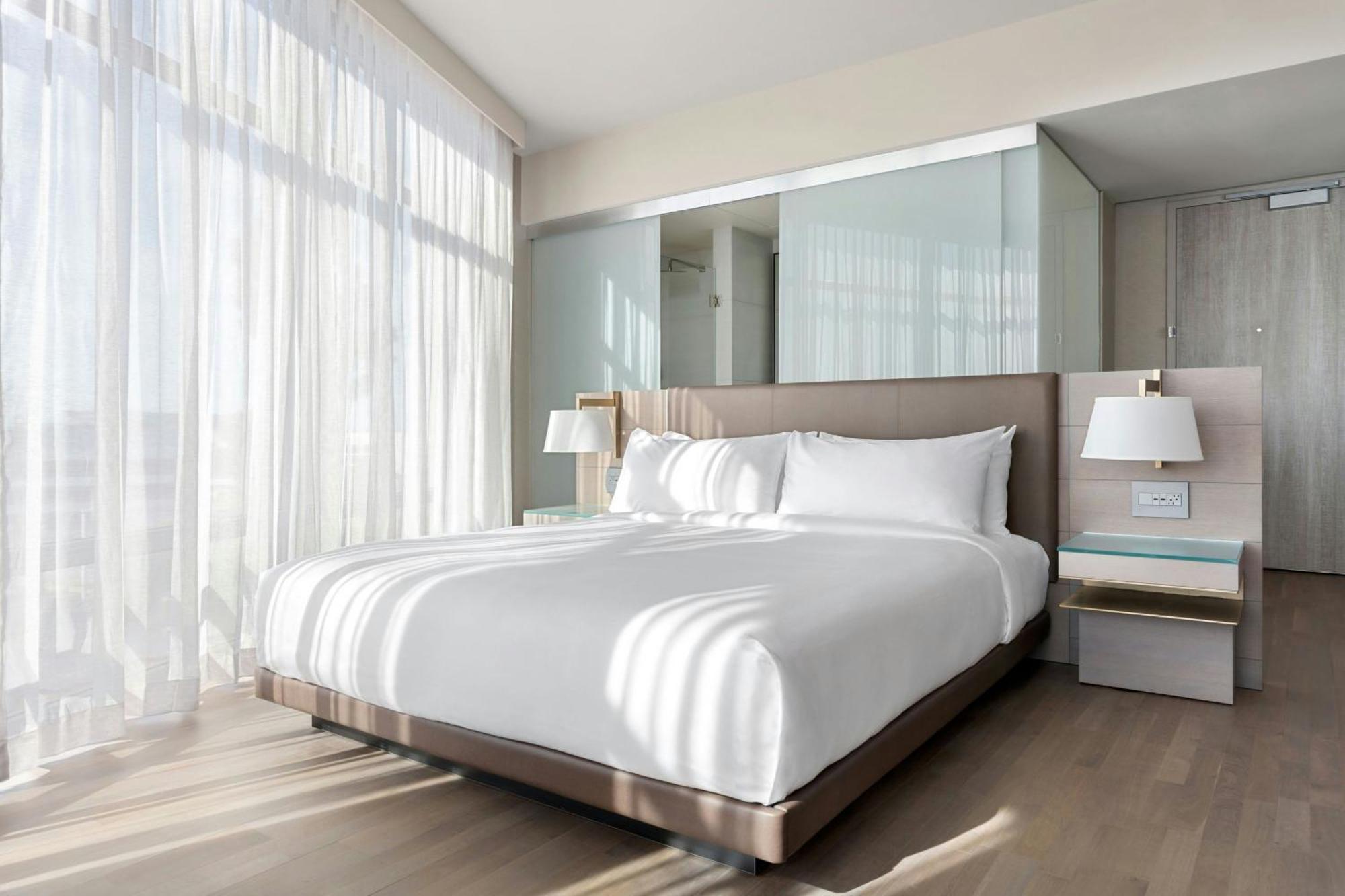 Corner King Room