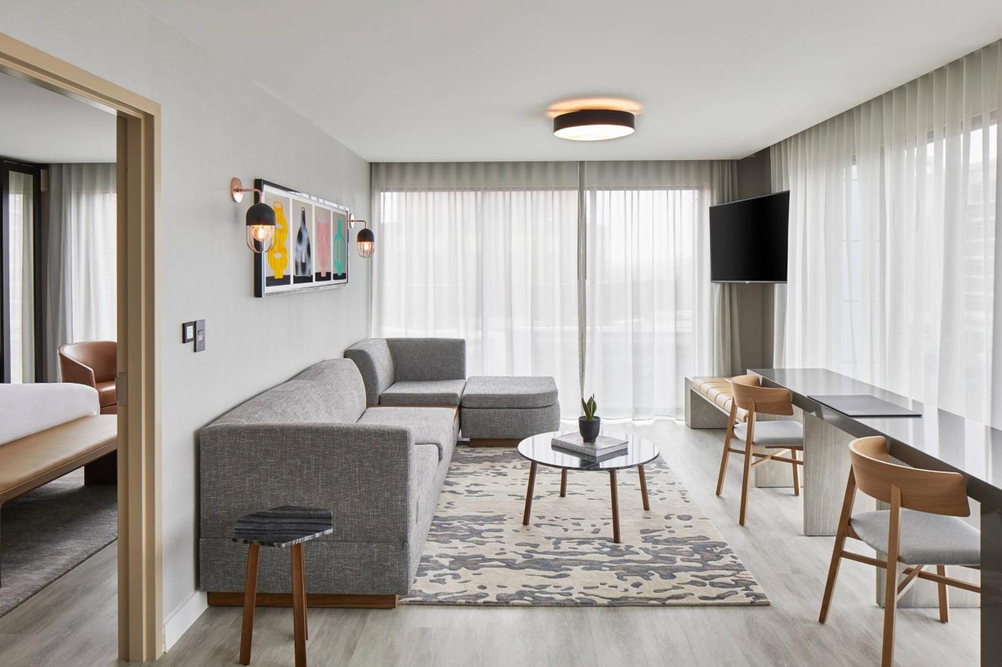 One-Bedroom King Suite