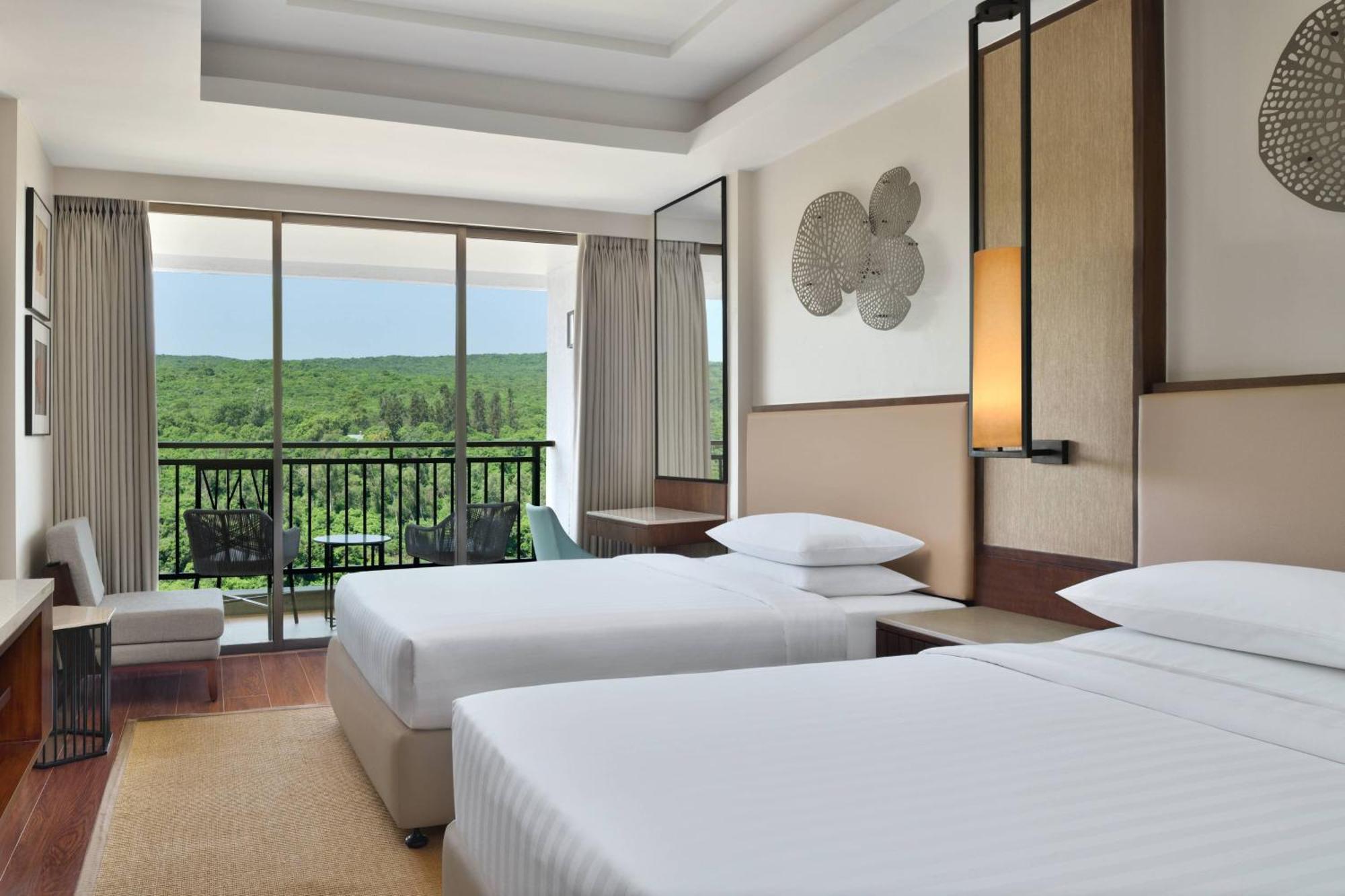 Twin Room with Balcony and Valley View