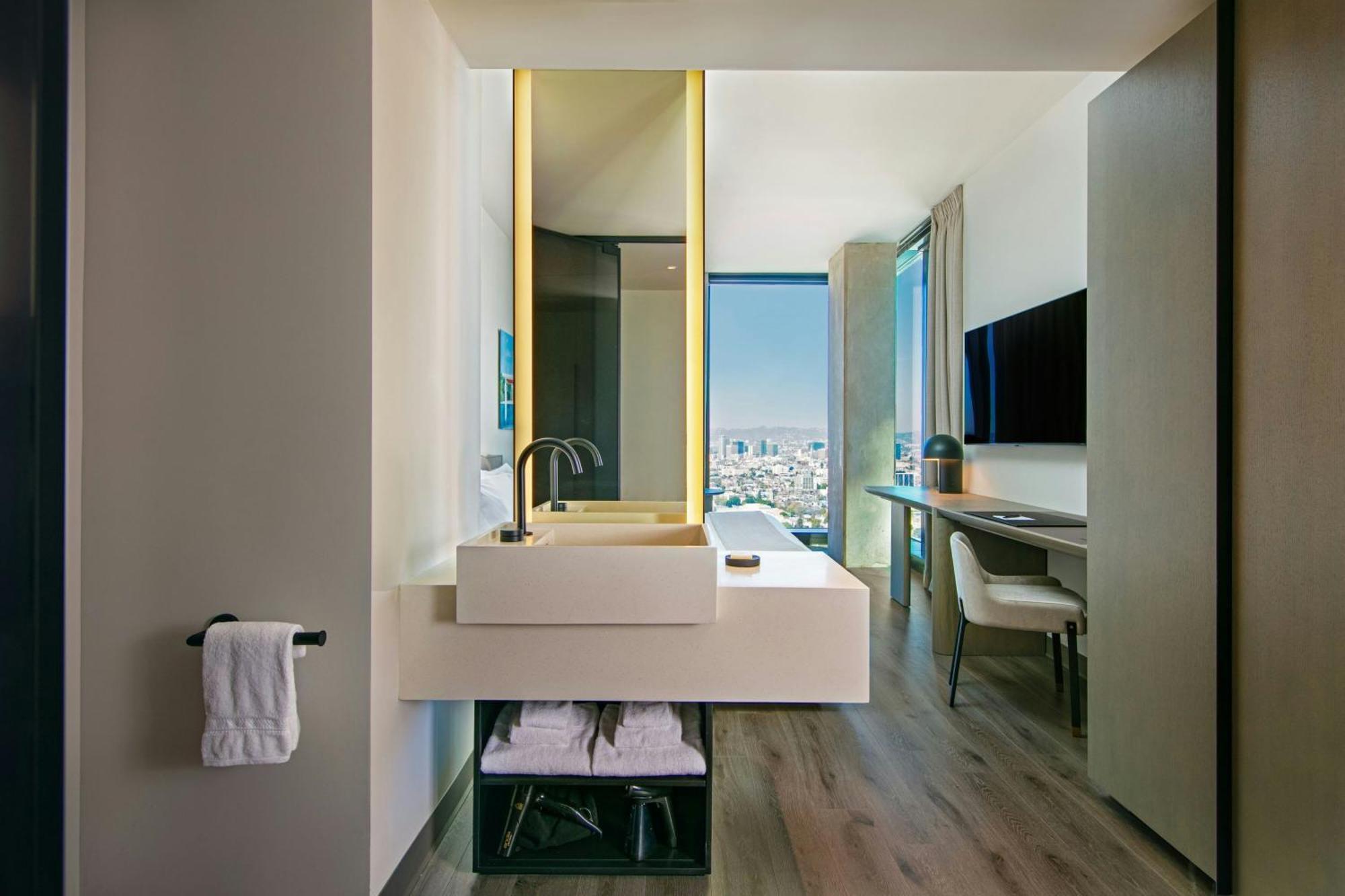Habitación Doble Esquinera con vistas a la ciudad - Cama extragrande