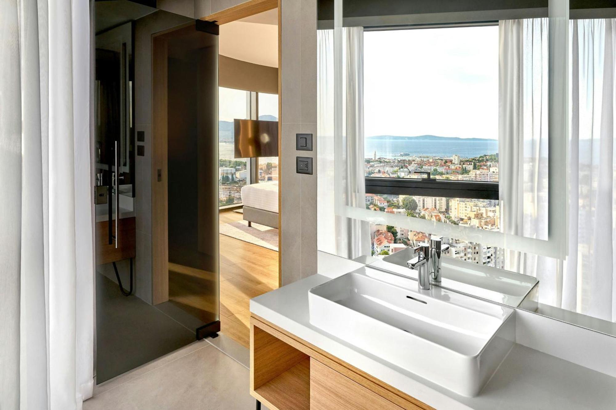 Premium Twin Room with Sea View - Corner,1643244627:JPEG