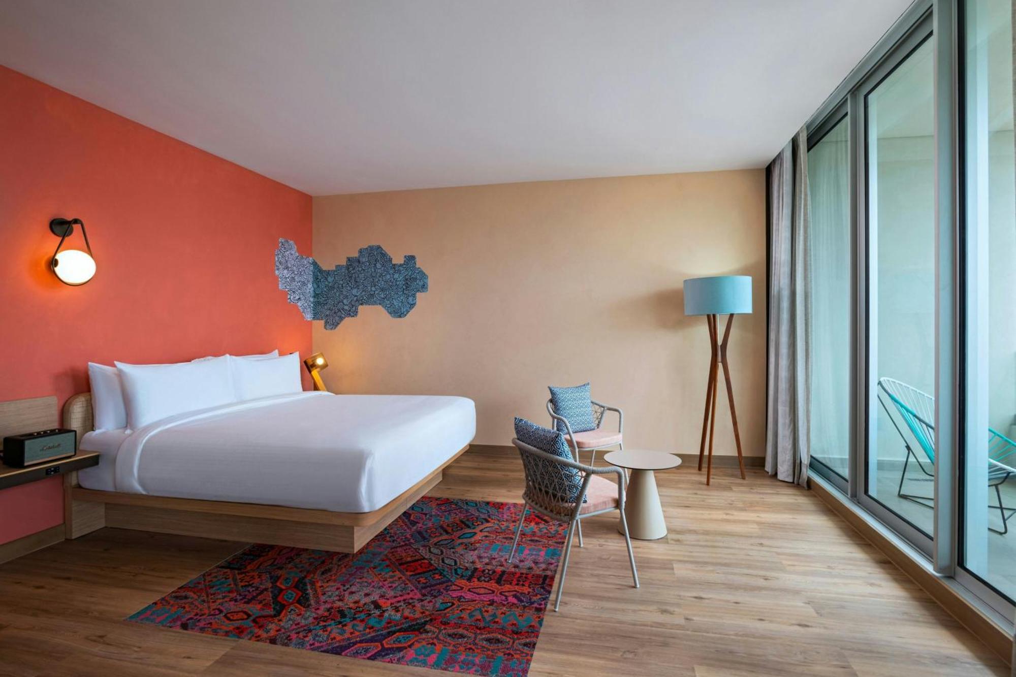 Splash Pool Level Suite 1King
