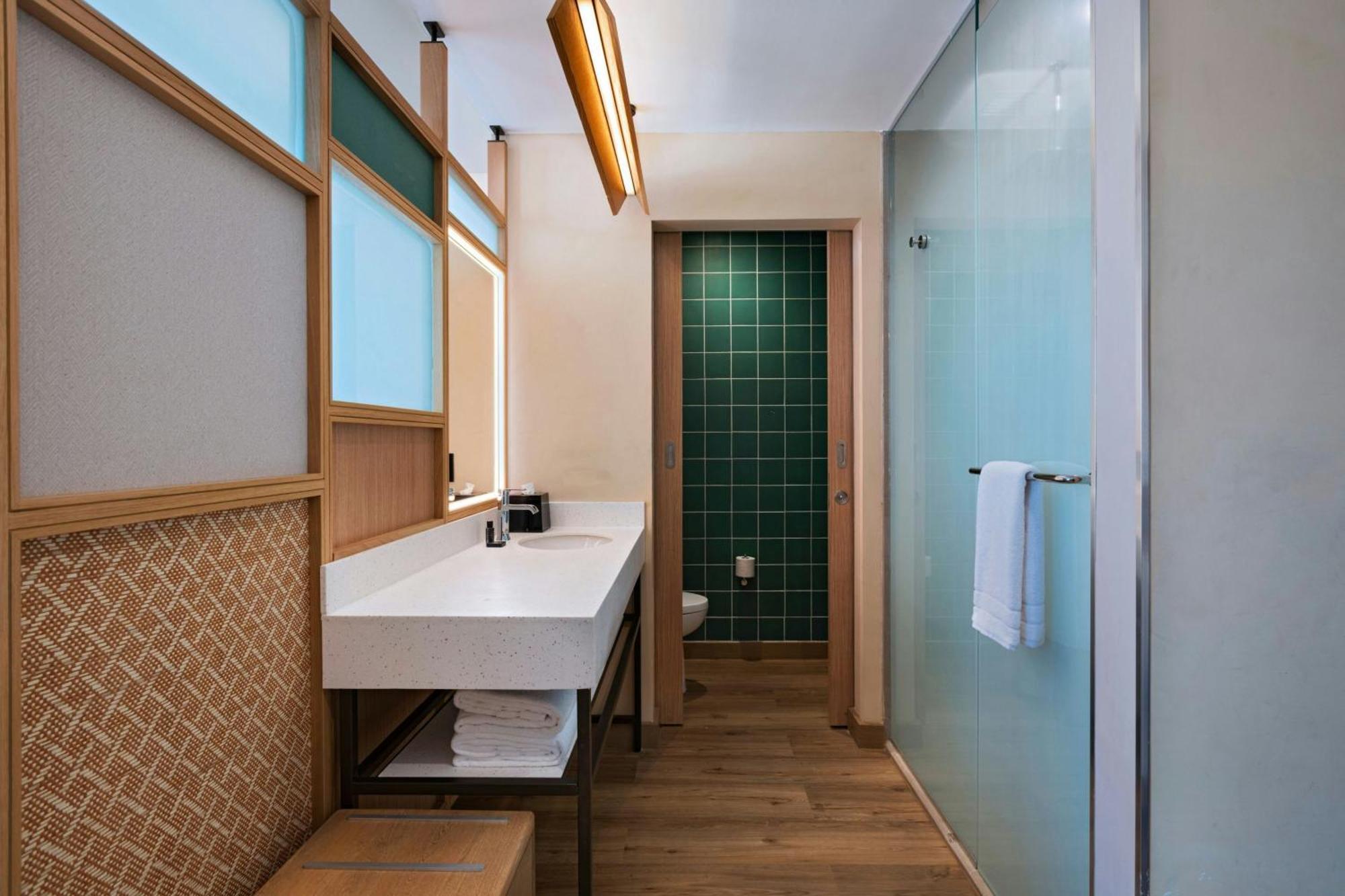 Aloft Guest room 2 Queen