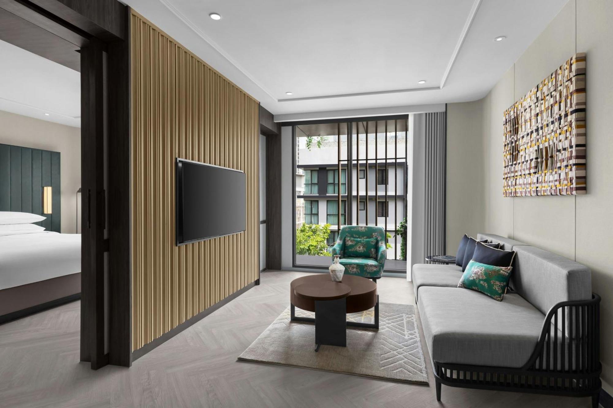 One-Bedroom Emerald King Suite (Free Club Benefits)