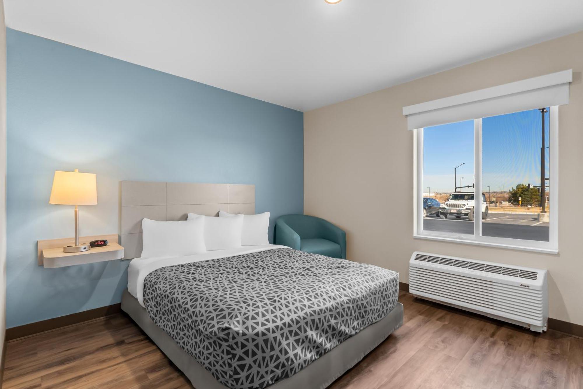 Queen Suite with Roll-In Shower - Disability Access/Non Smoking