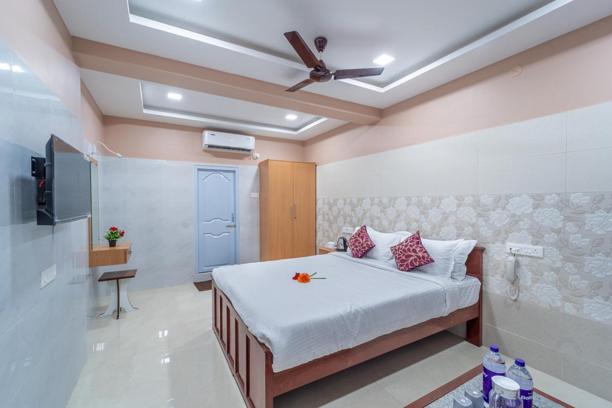 Deluxe Queen Room