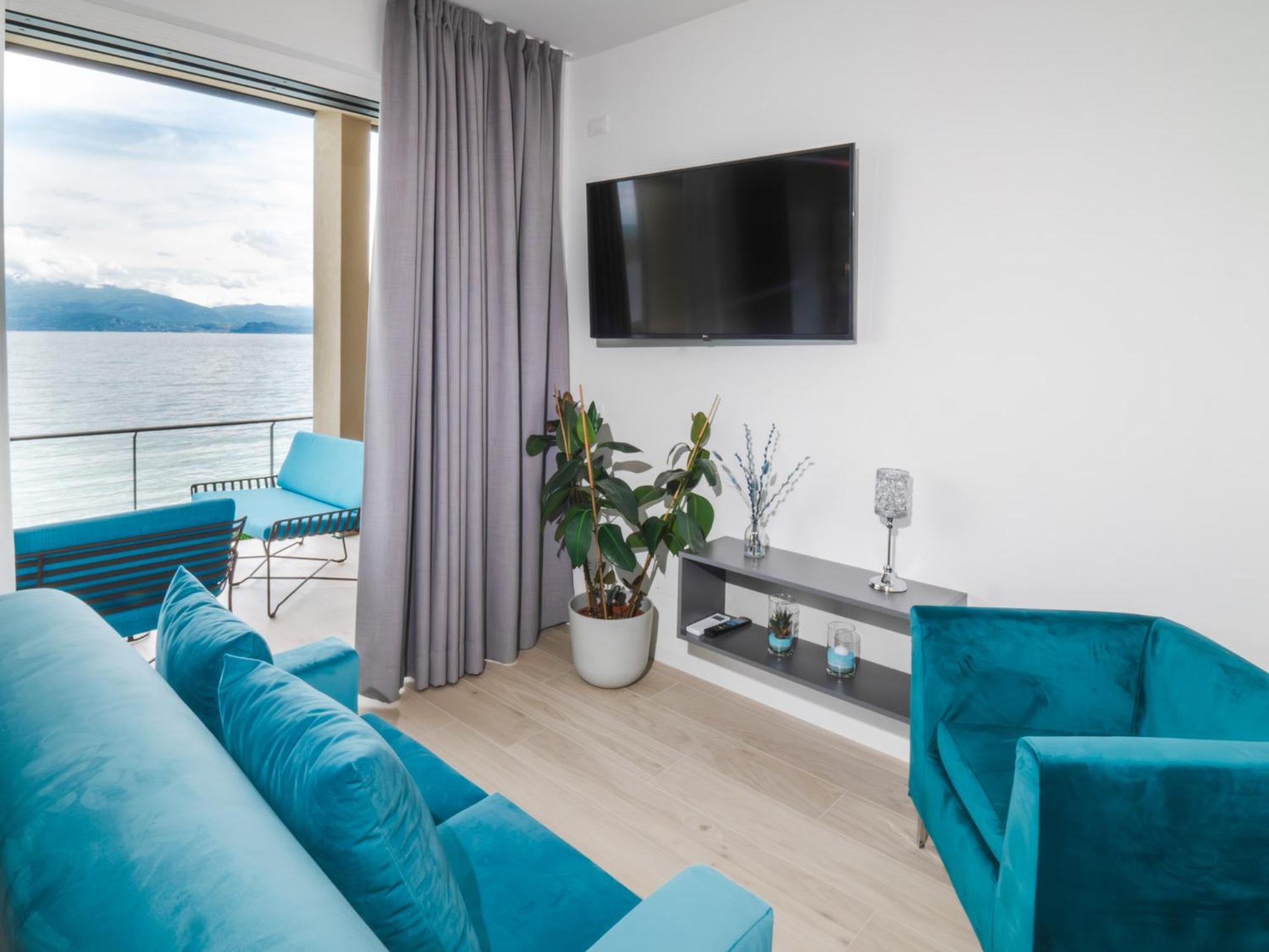 Two-Bedroom Apartment - Lakefront - Pet not allowed