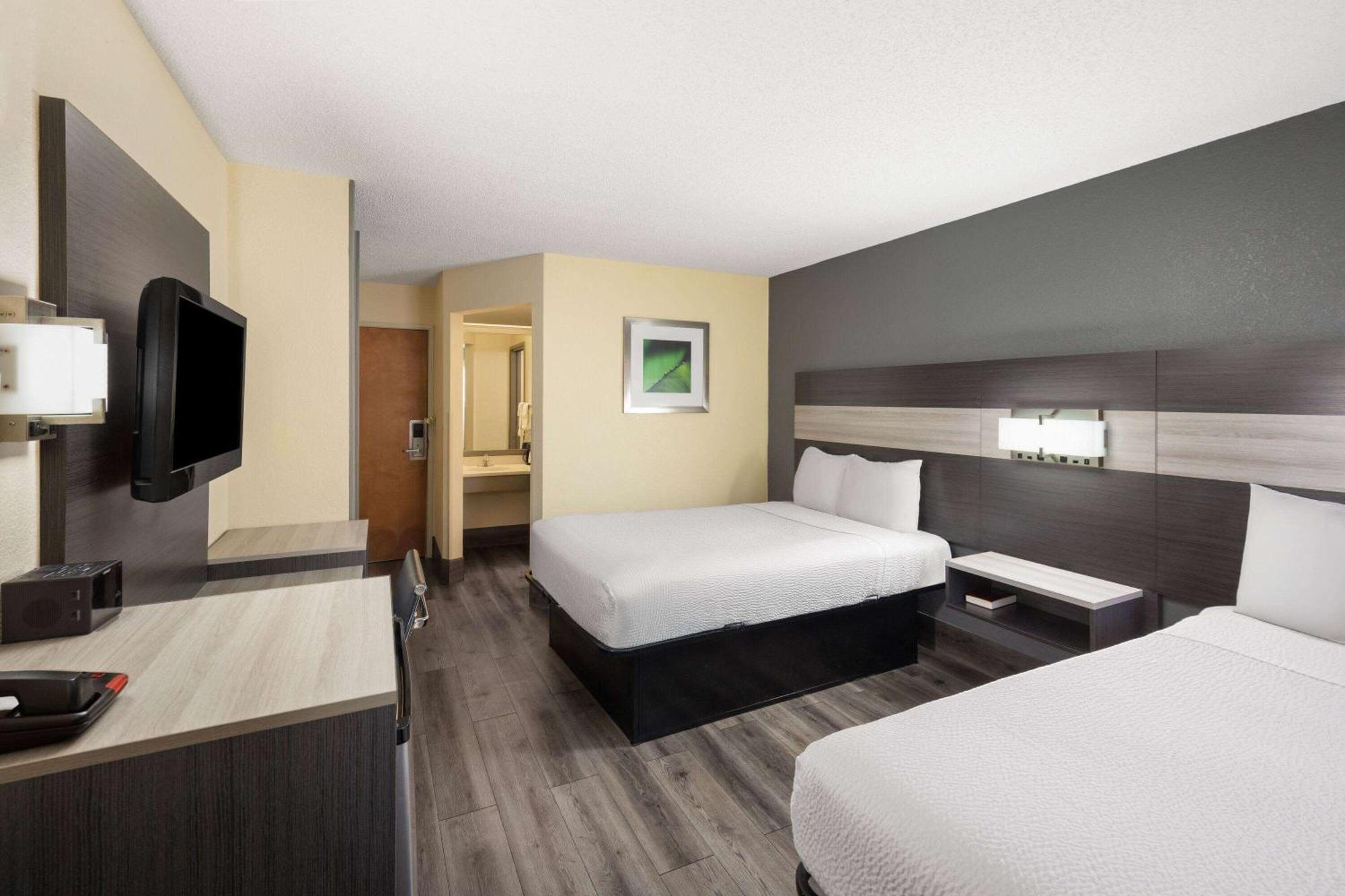 Double Room with Two Double Beds - Non-Smoking