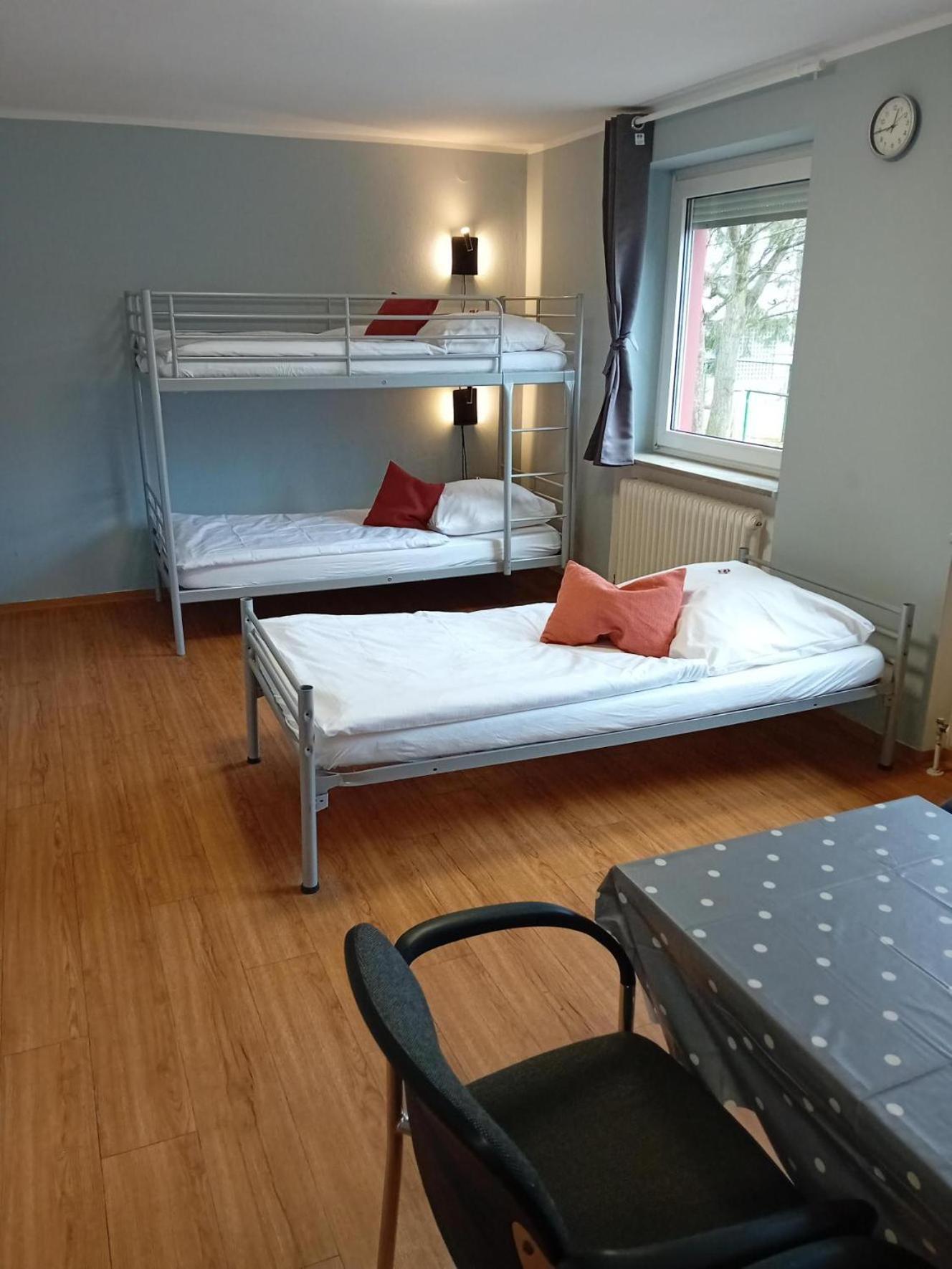 Five Bed Apartment with Private Bathroom