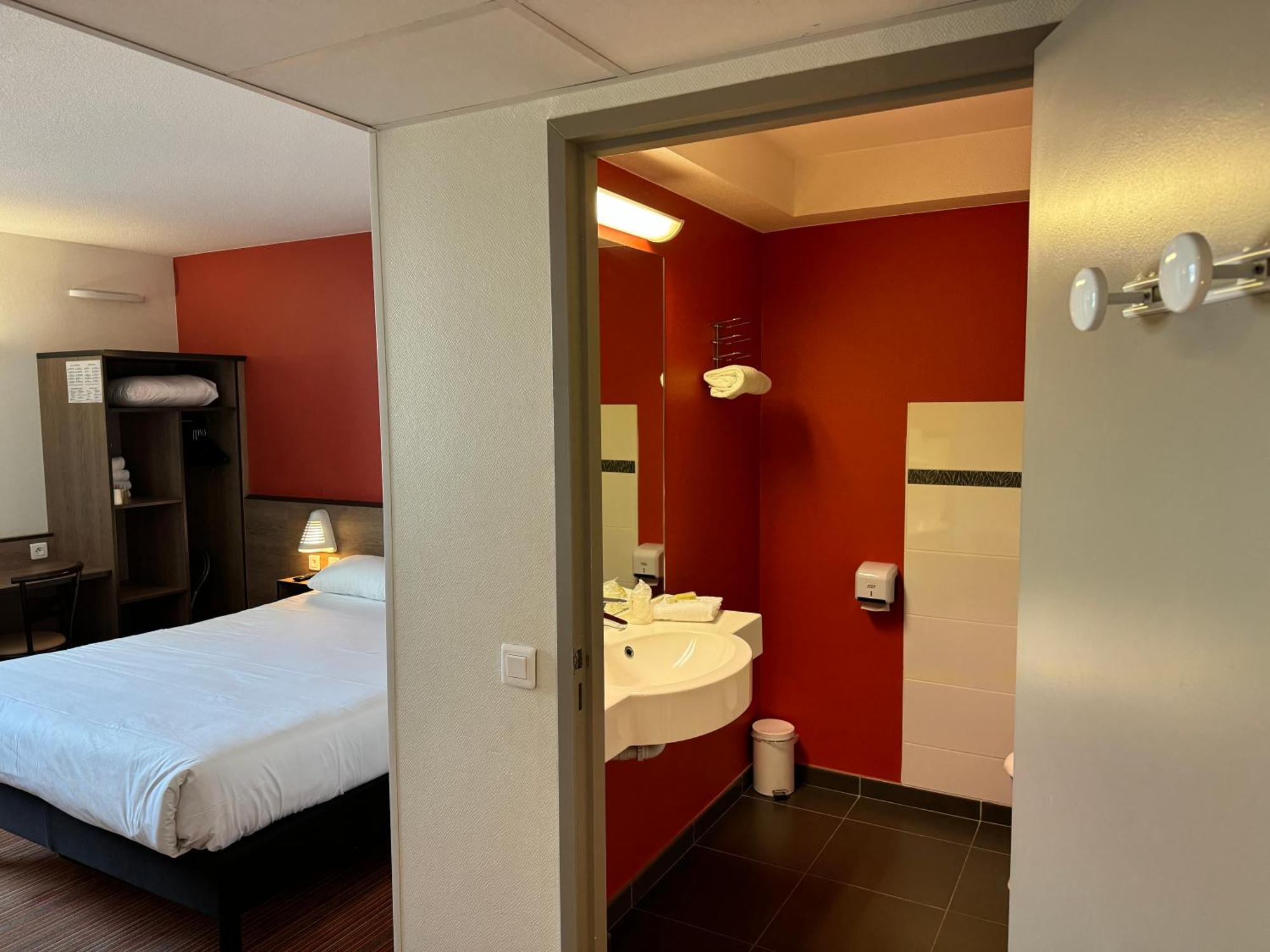 Chambre Familiale (4 Adultes + 1 Enfant)