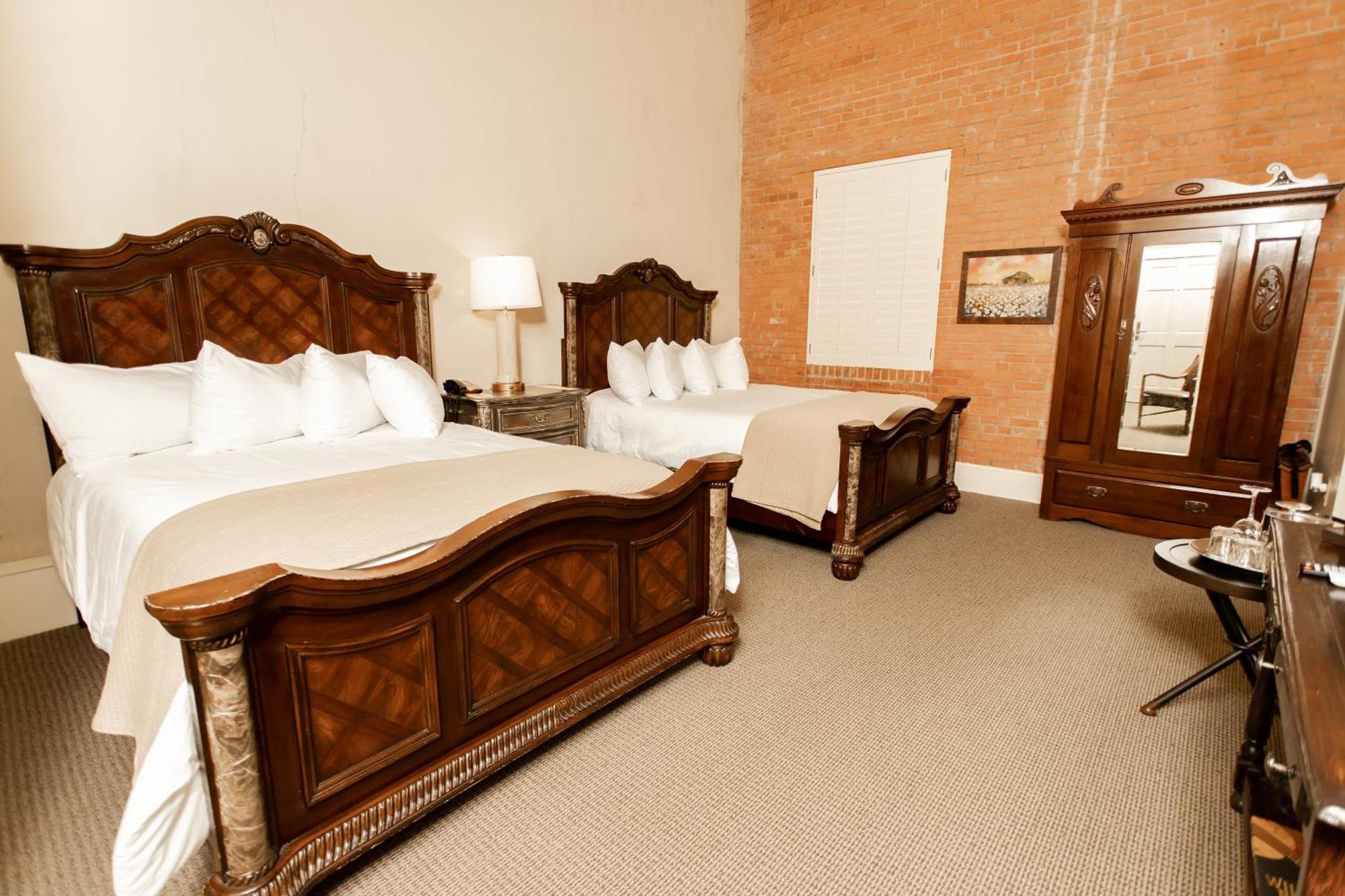 Standard Queen Room with Two Queen Beds