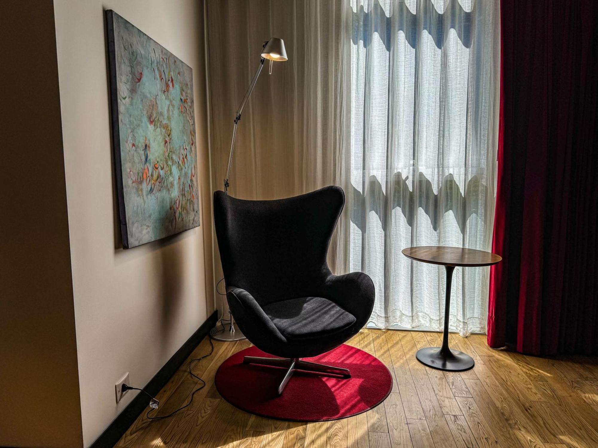 Corner Queen Room