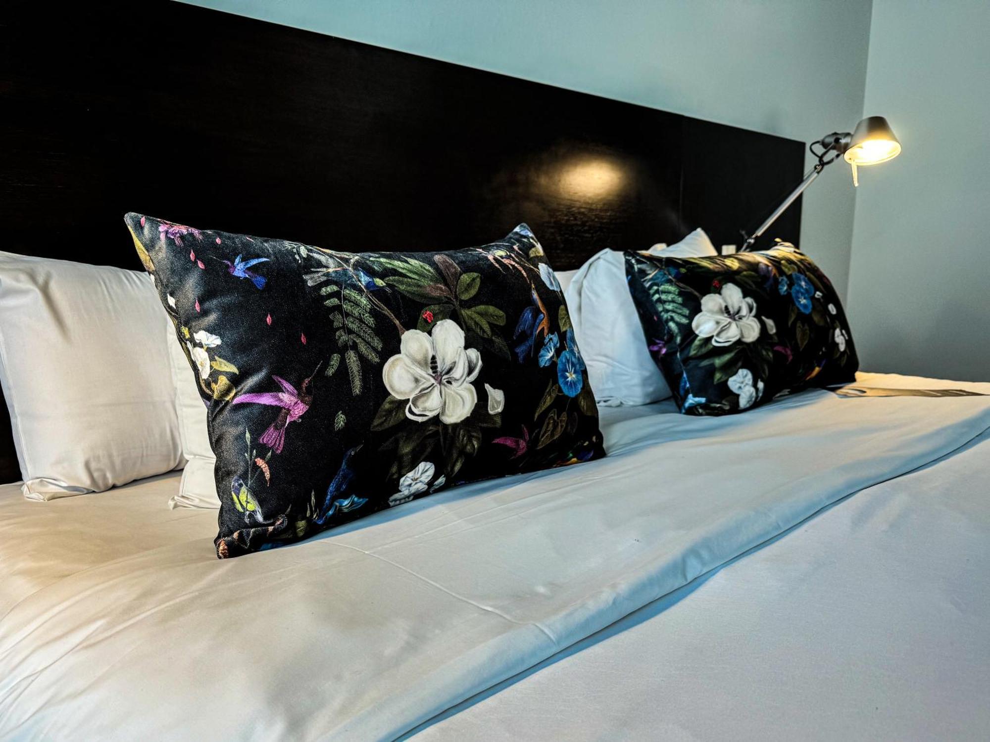 Corner Queen Room