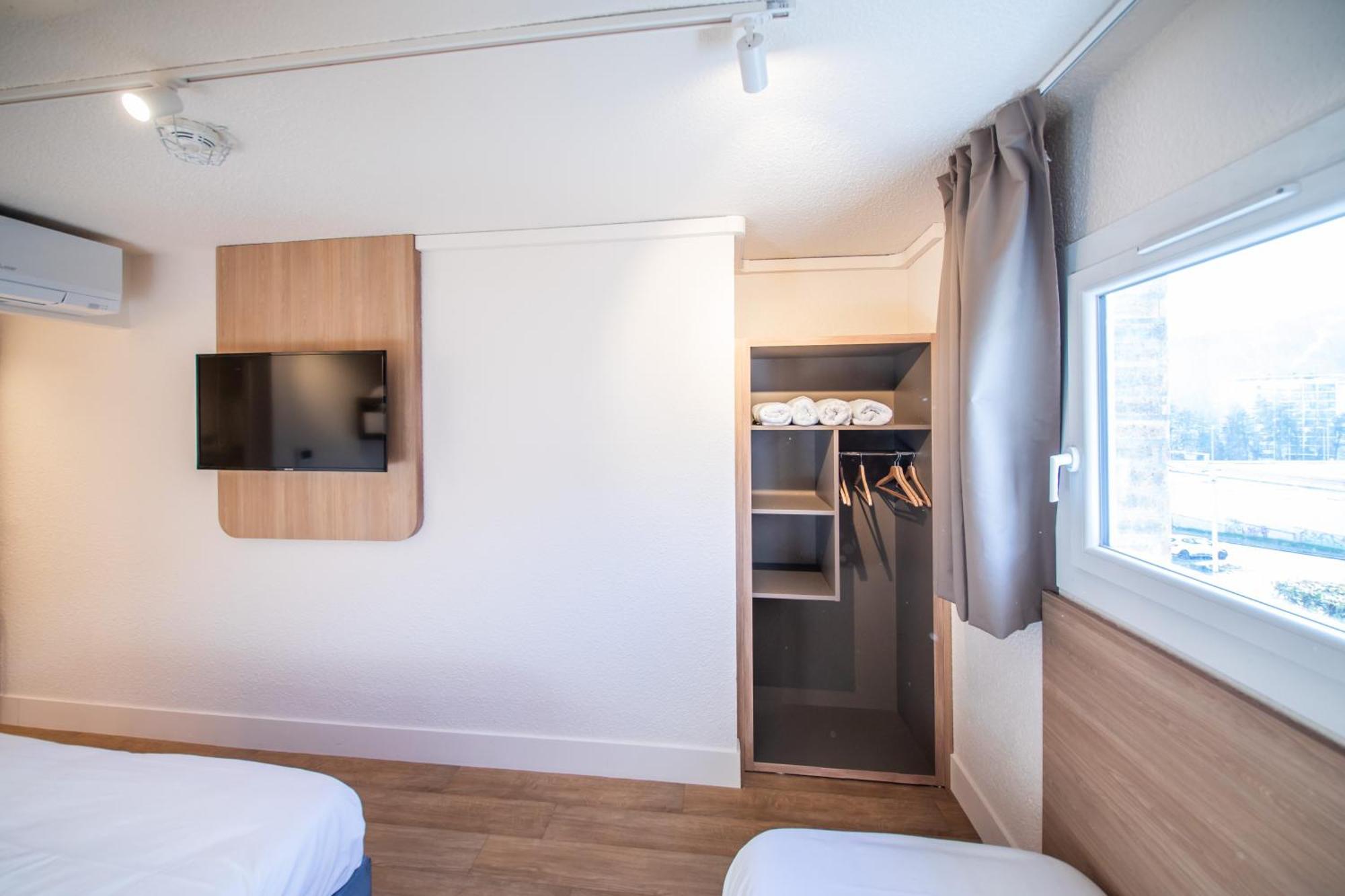 Quadruple Room 1 Double Bed 2 Single Beds