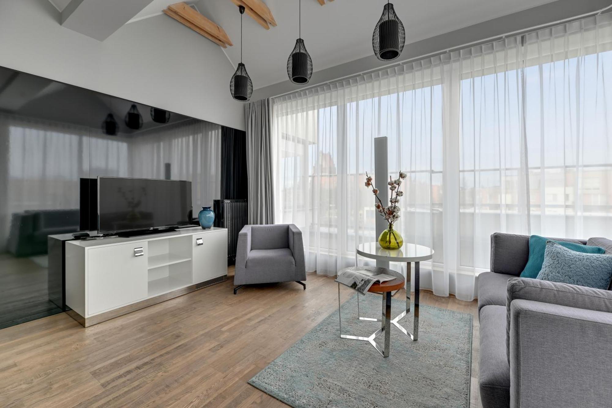 One-Bedroom Apartment Terrace,1643787614:JPEG