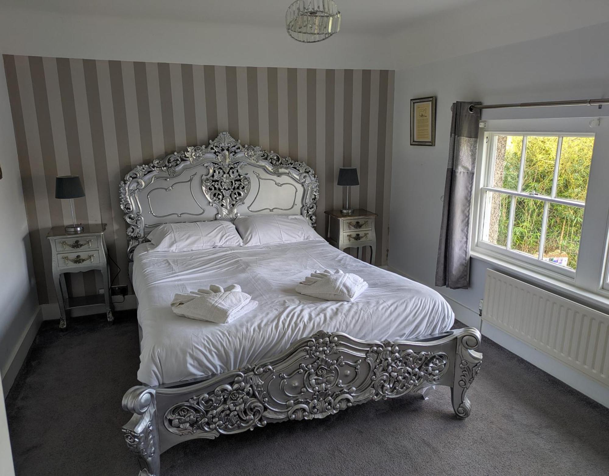 Deluxe Double Bedroom