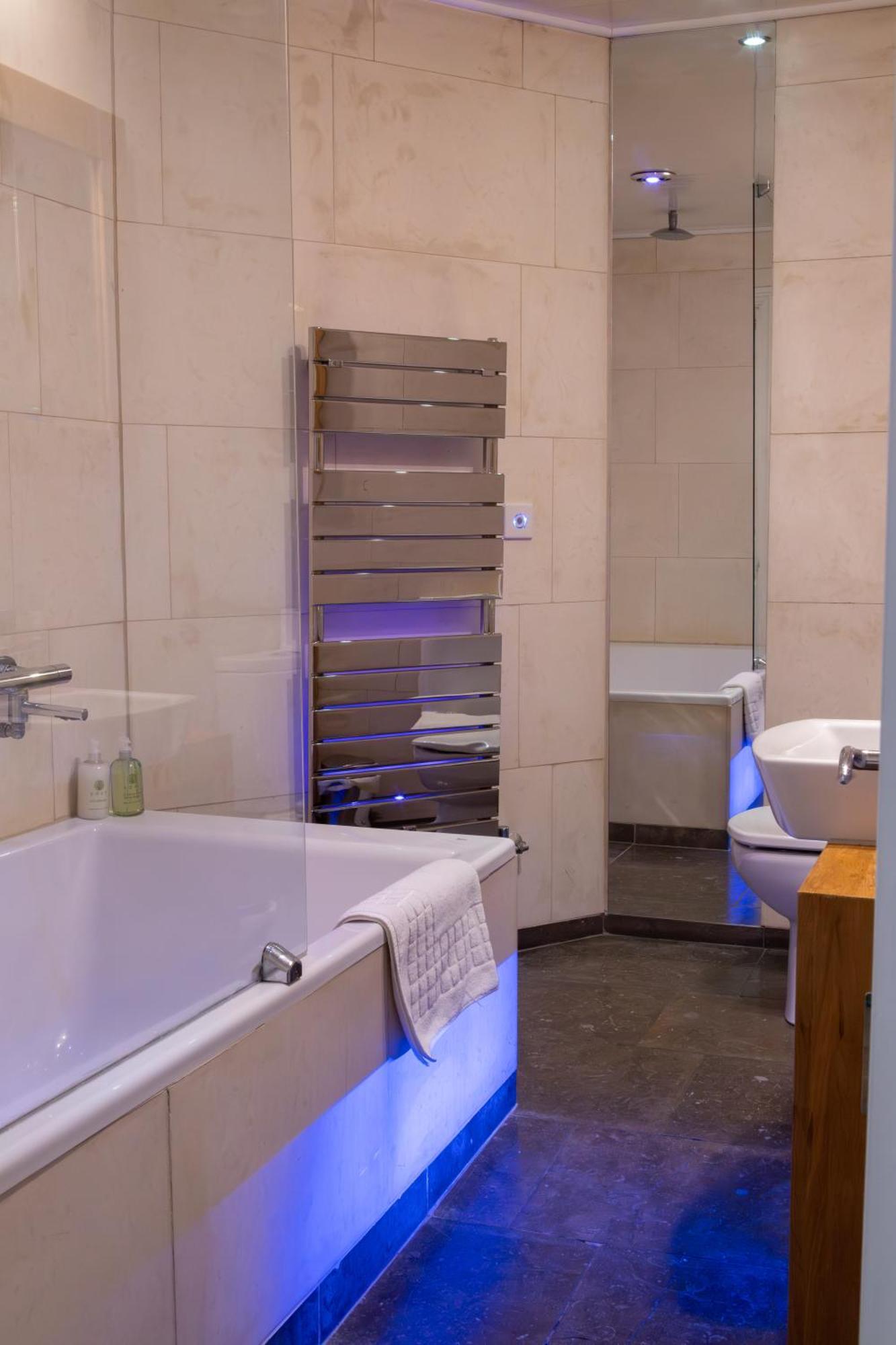 Double or Twin Room with Shower