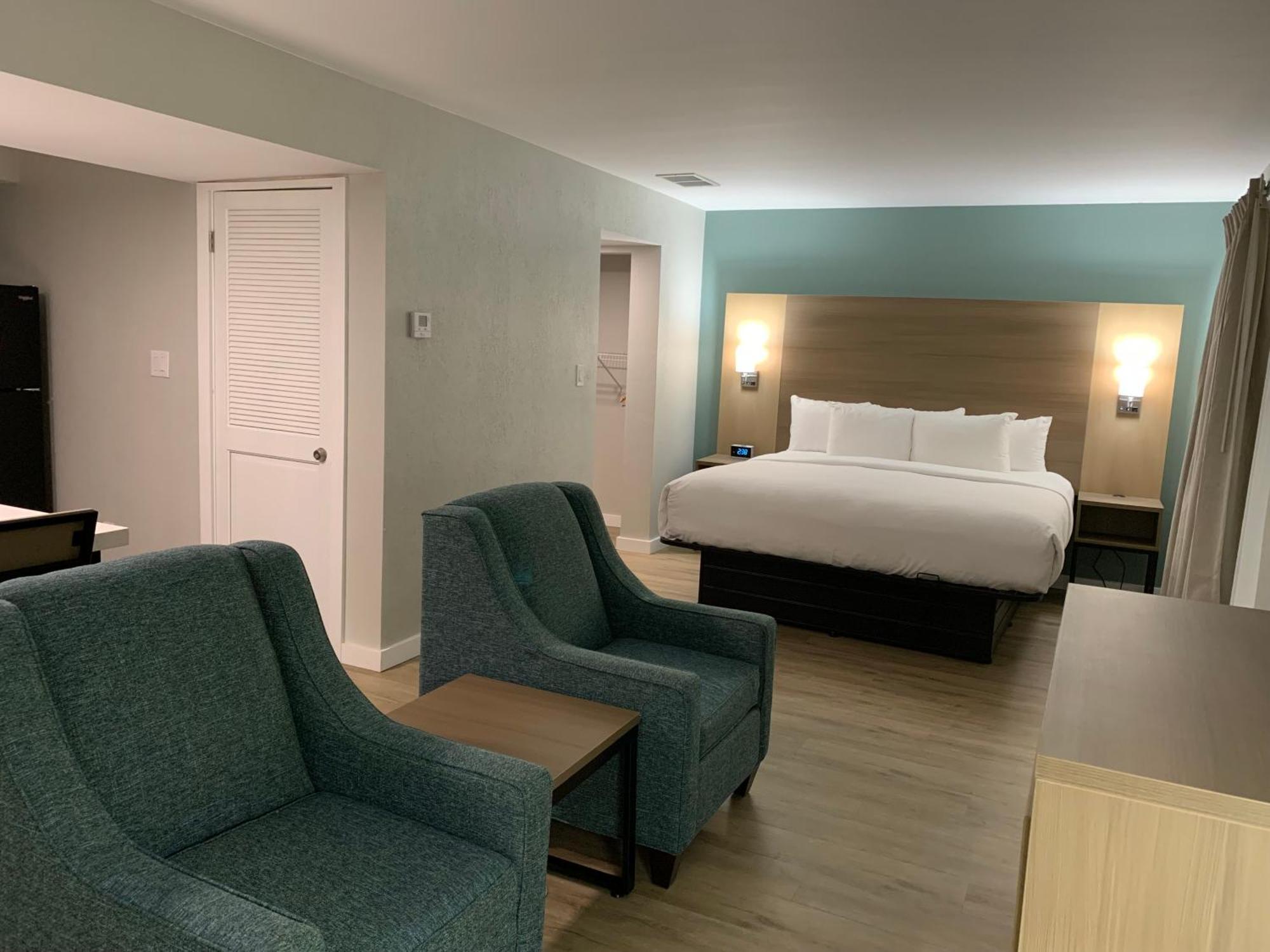 King Suite or Non Smoking