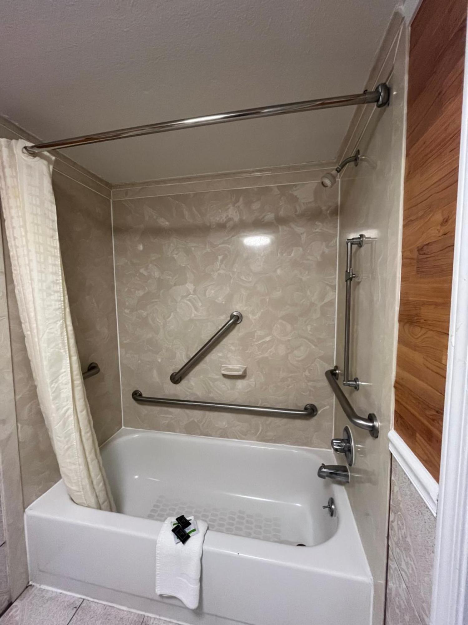 King Room - Disability Access/Non-Smoking