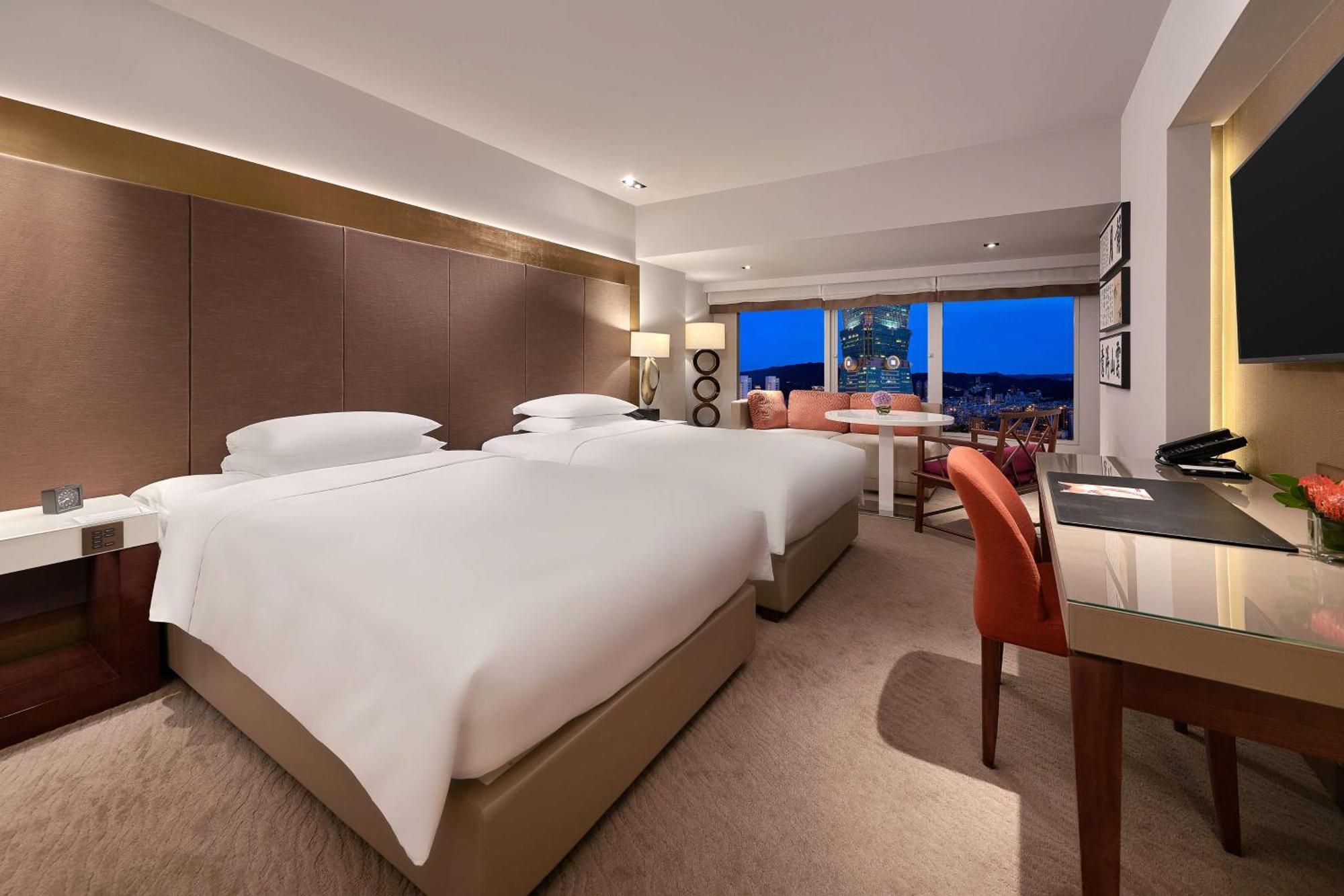 Twin Room 101 View Club Access