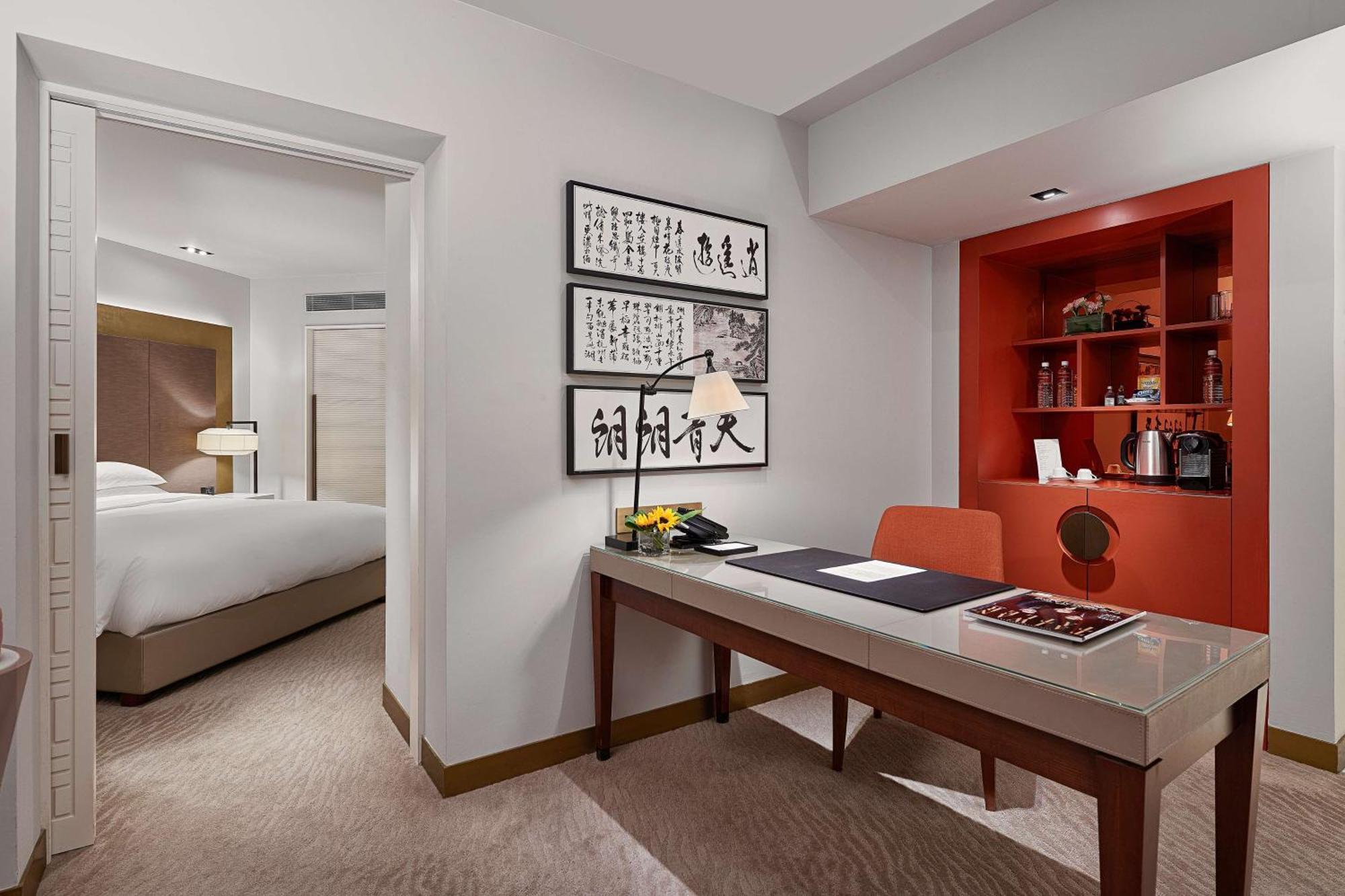 Grand King Suite