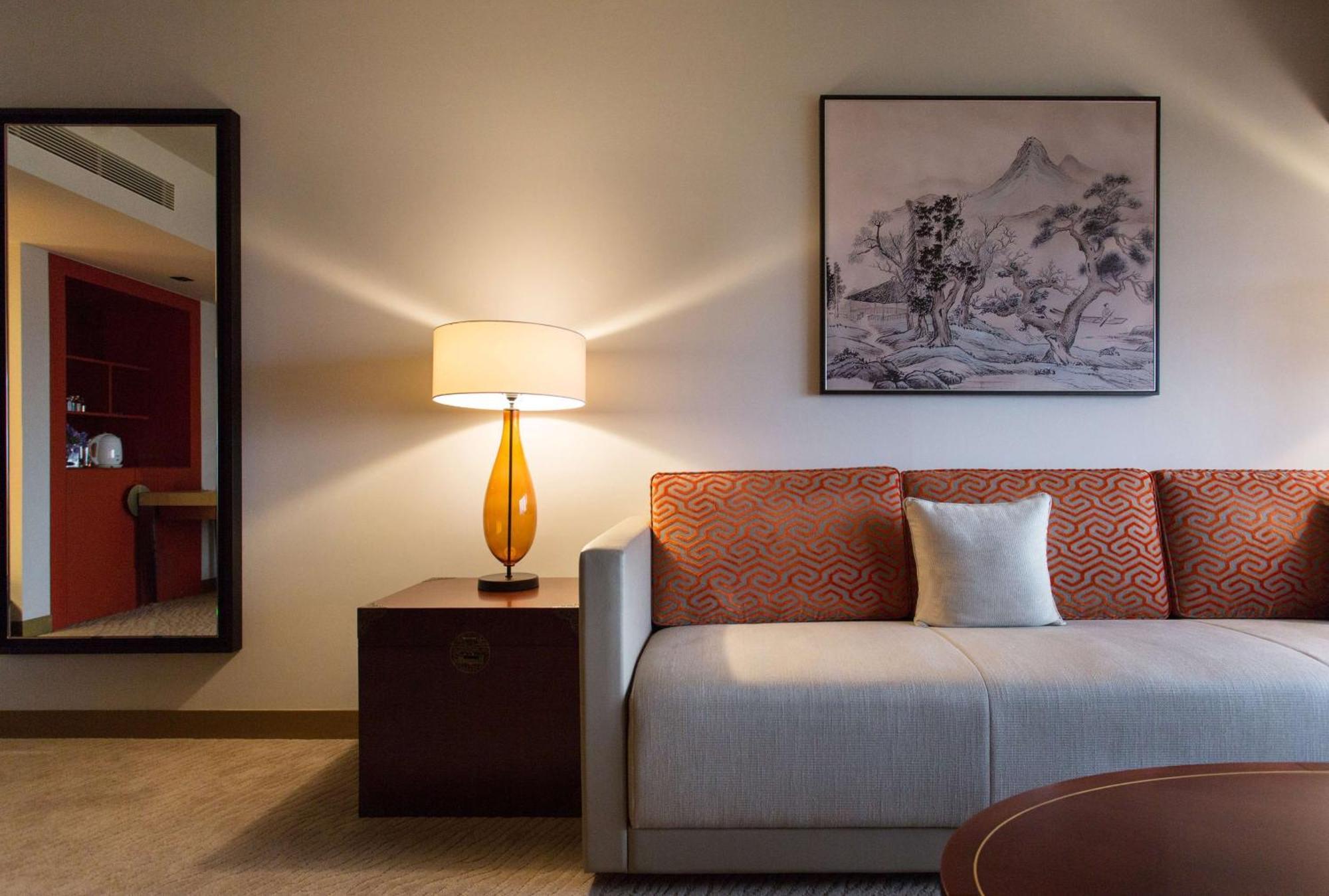 Grand King Suite