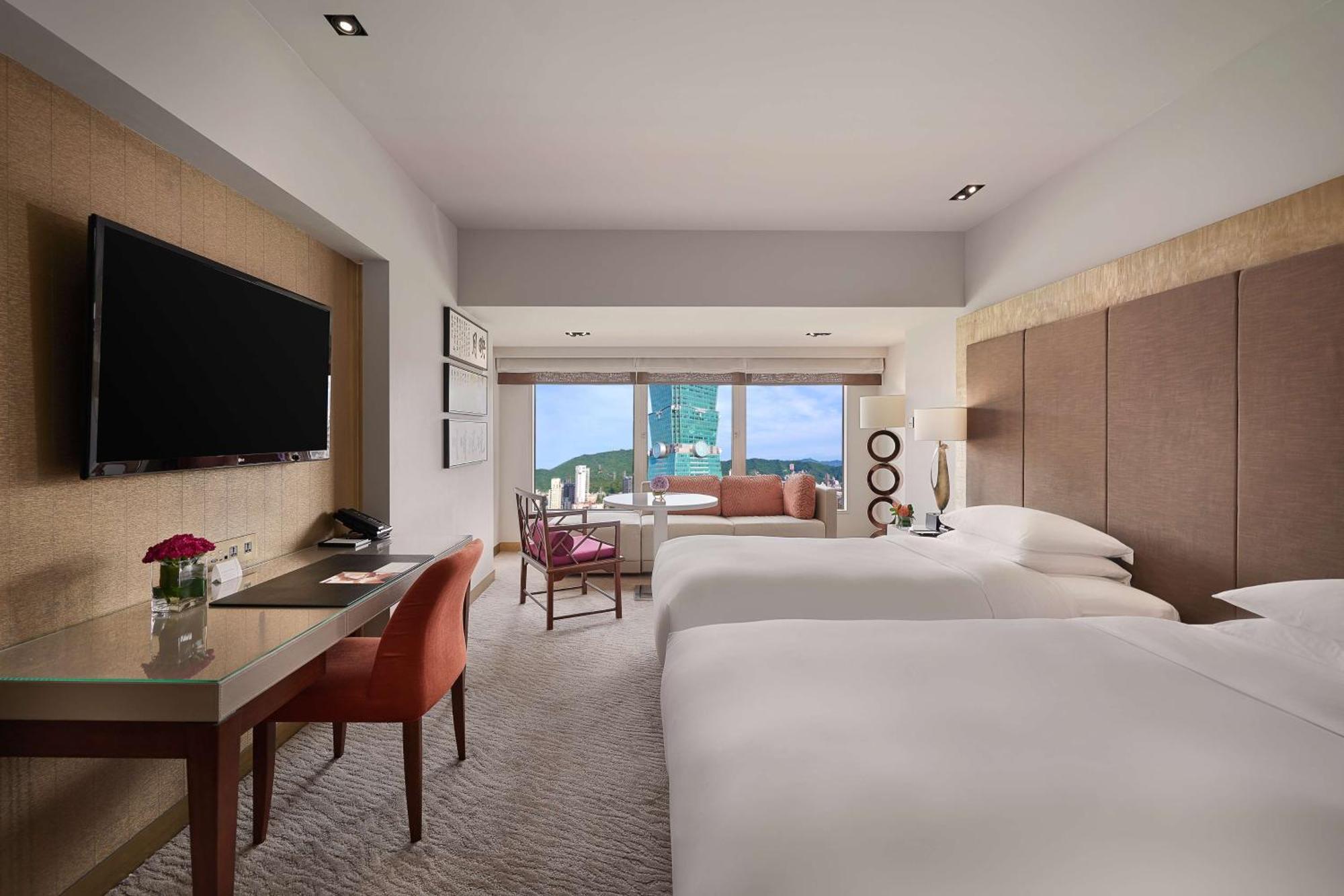 Twin Room 101 View Club Access