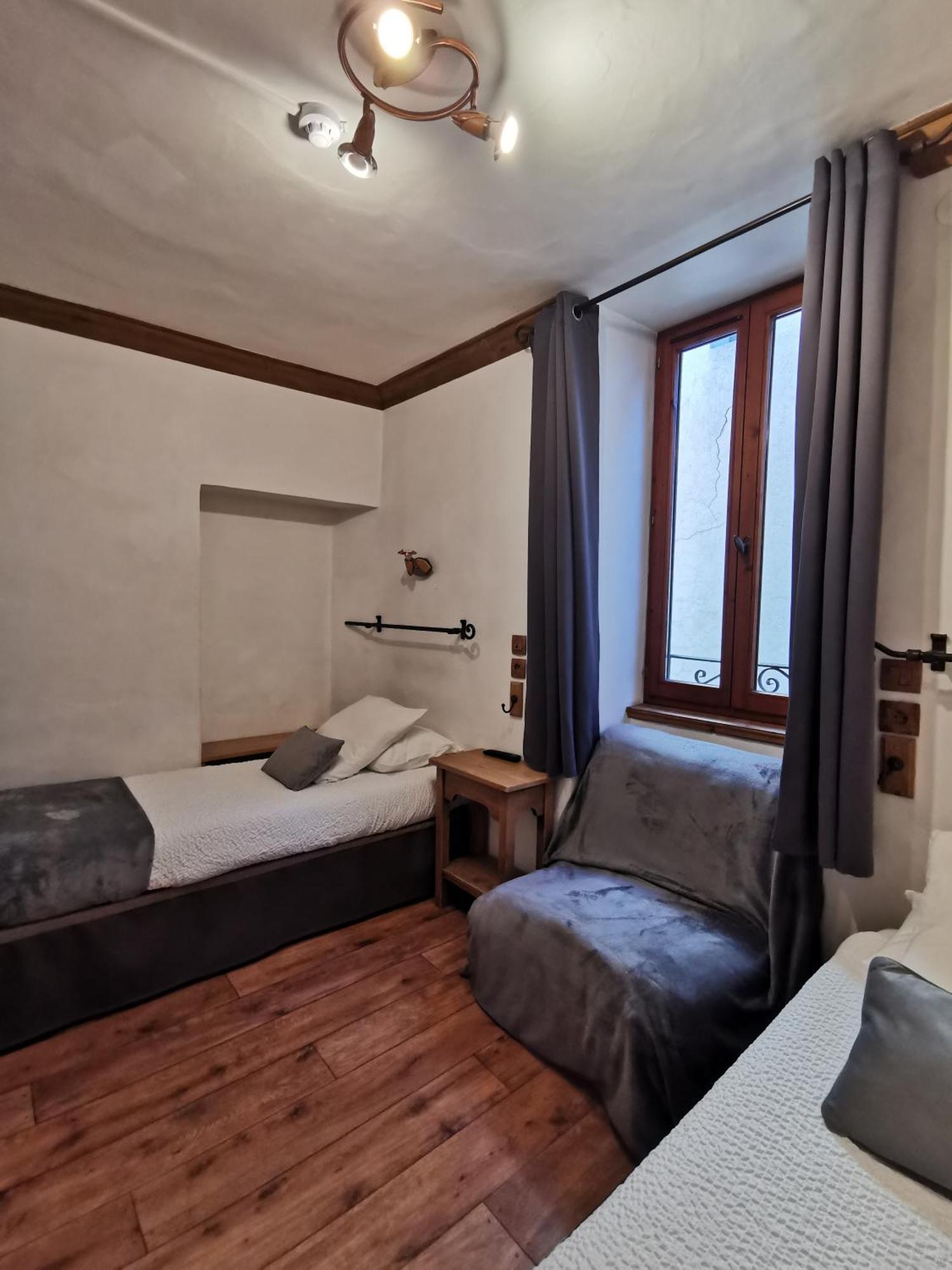 Chambre Familiale avec Salle de Bains