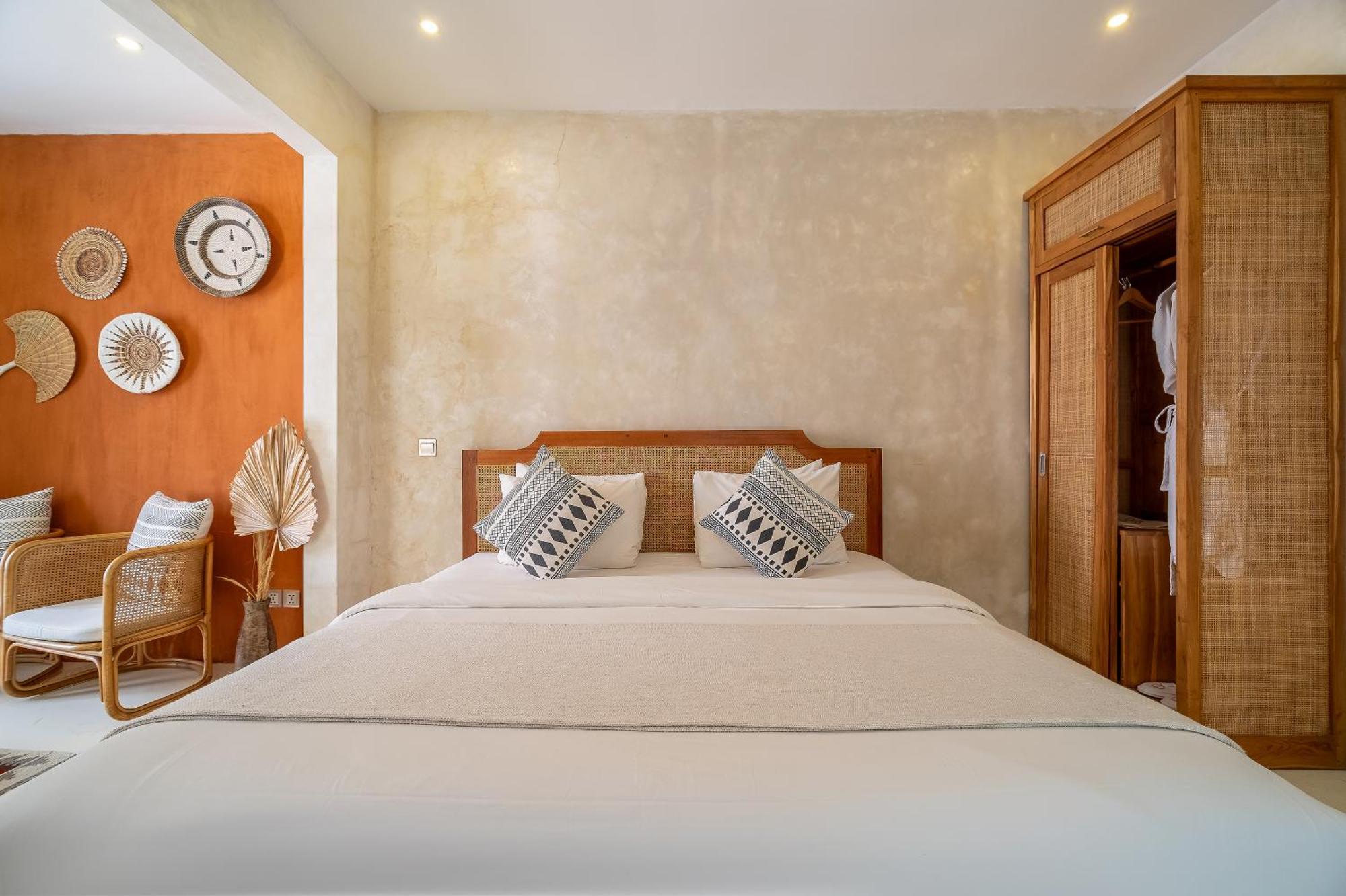 Suite with Pool View