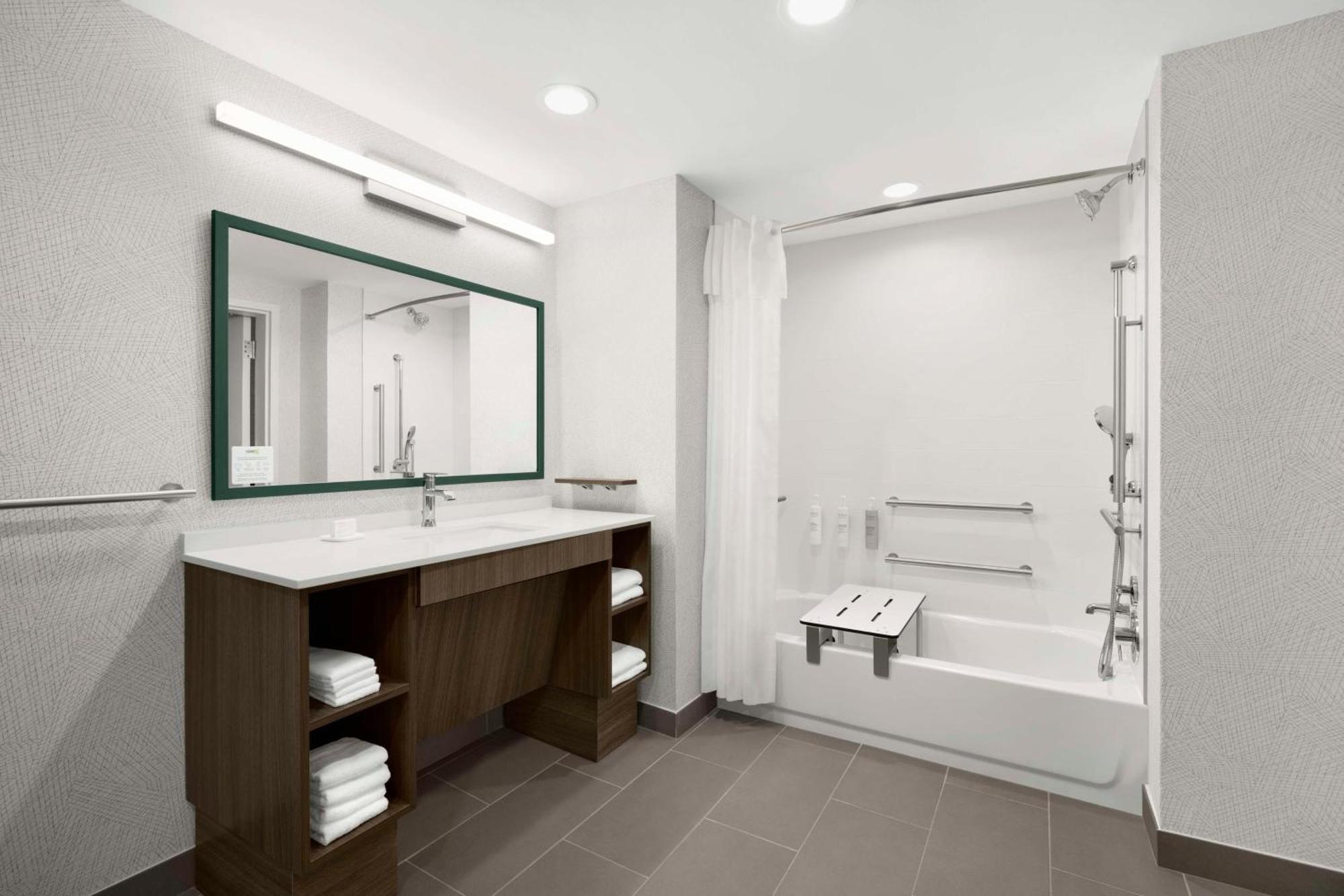 Queen Studio Suite - Mobility/Hearing Accessible