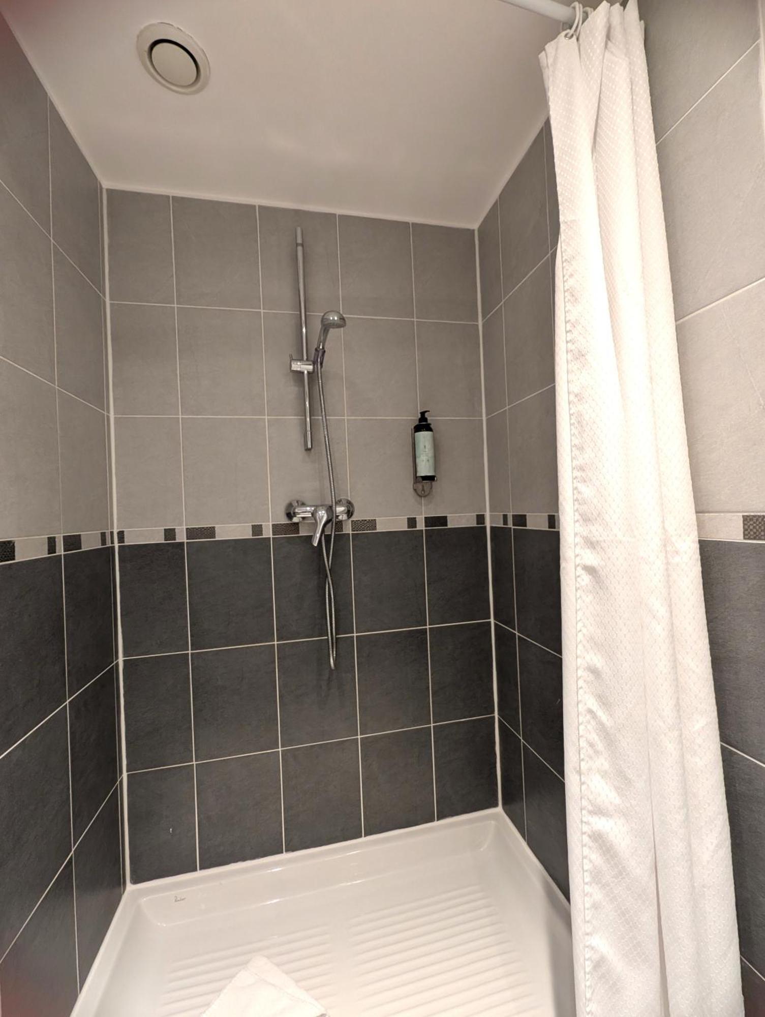Triple Room,1645010602:JPEG