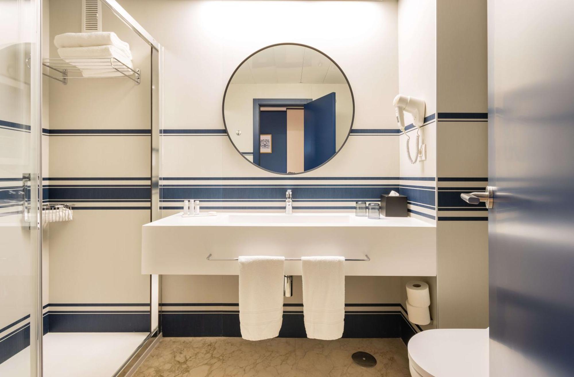 Deluxe Double or Twin Room with Sea View,1645012193:JPEG