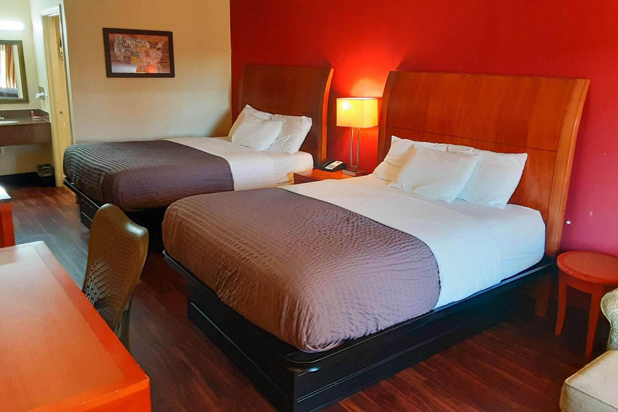Queen Room Two Queen Beds Smoking